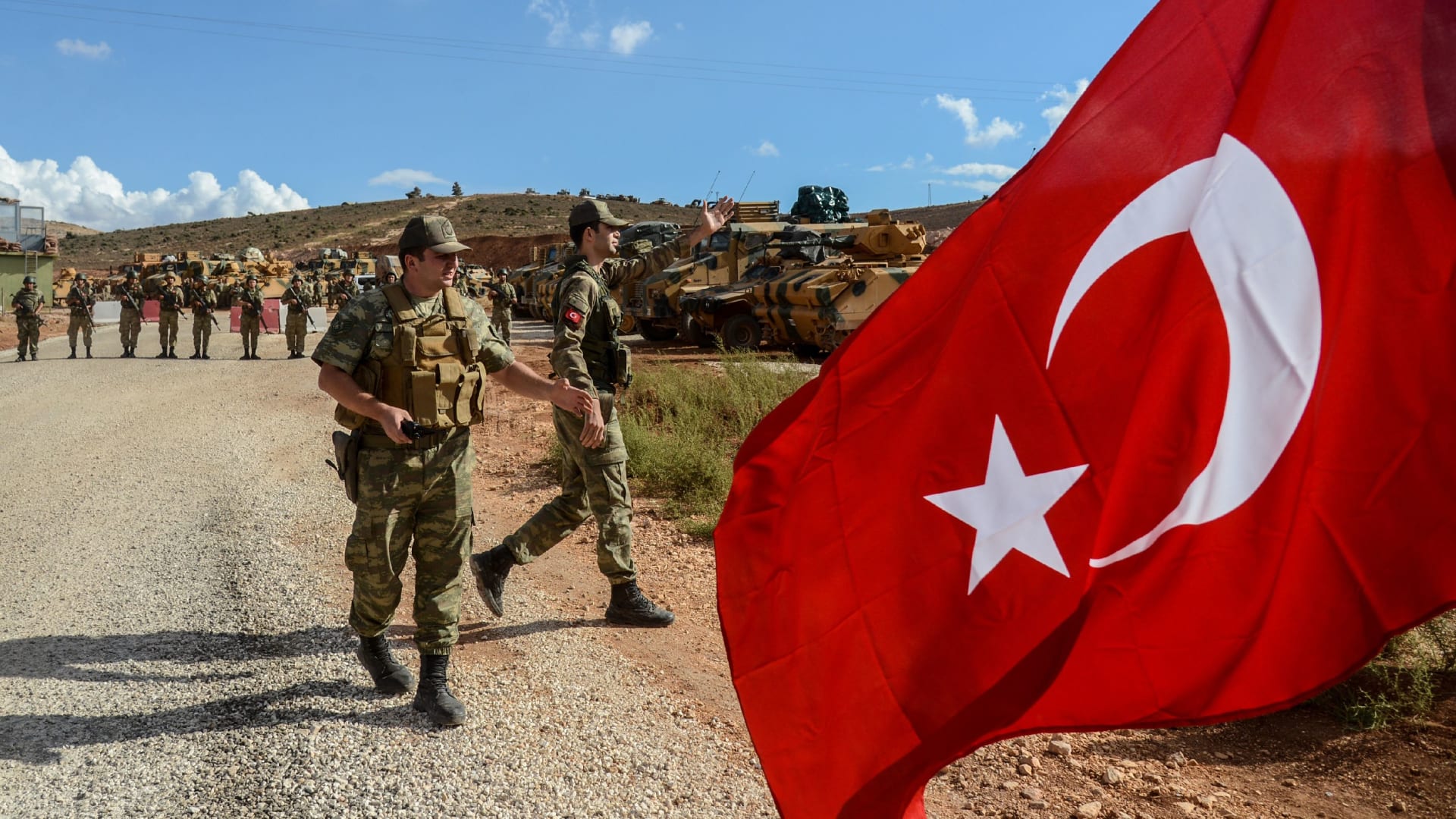 "سباق سيطرة" بين سوريا وتركيا.. وترامب يفرض عقوبات على أنقرة