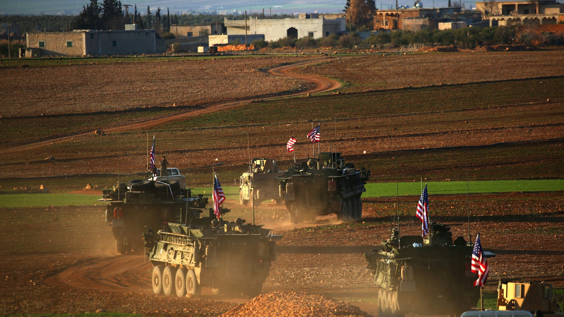 مسلحون مدعومون من تركيا يهددون قوات أمريكية شمال سوريا