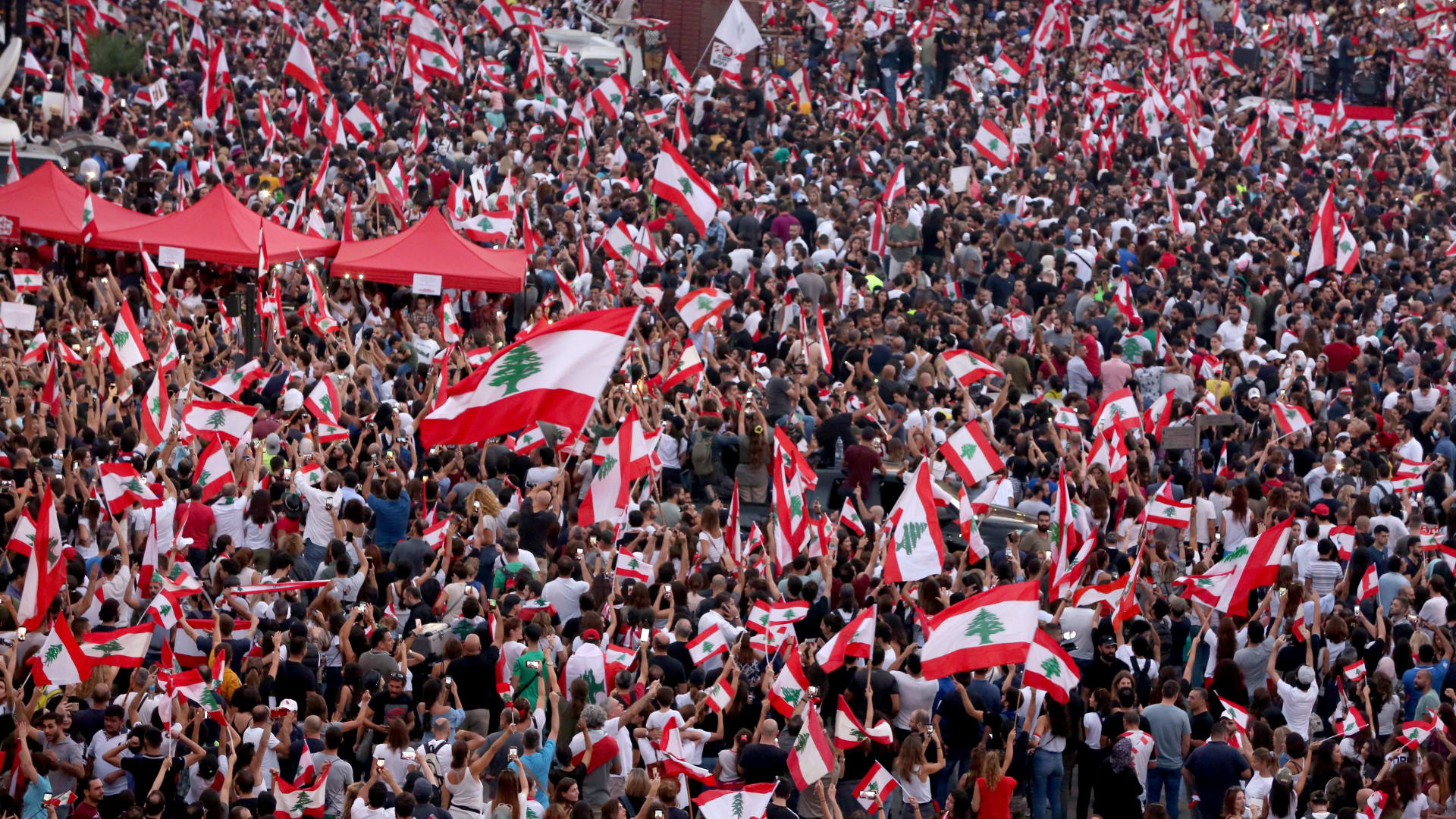 لبنان.. احتجاجات متصاعدة وإصرار على "إسقاط النظام"