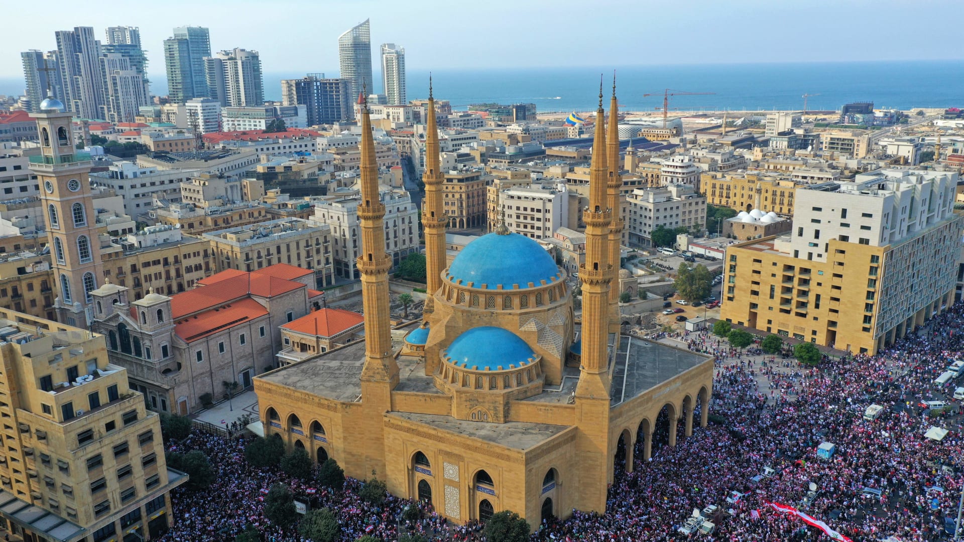 بعد استقالة 4 وزراء.. التظاهرات في لبنان مستمرة