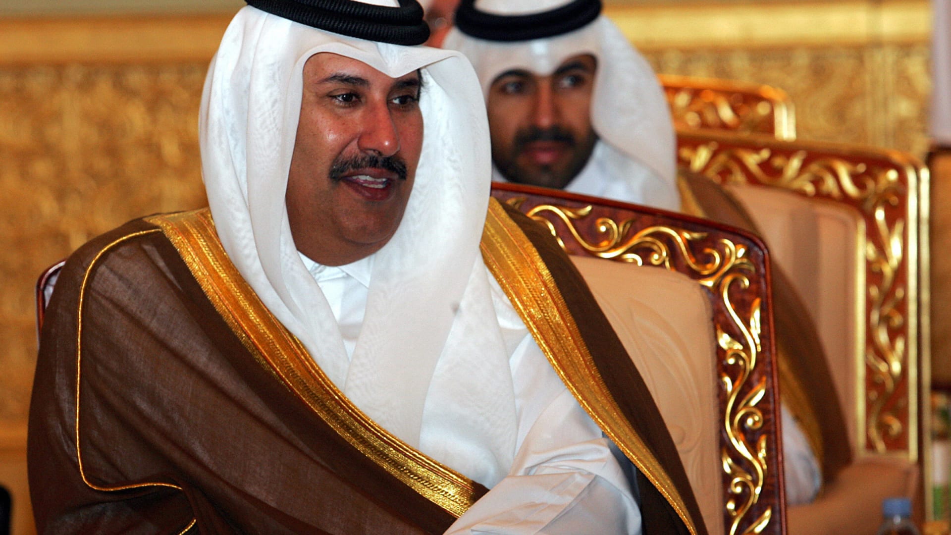 رئيس وزراء قطر السابق لـCNN: على السعودية النظر إلينا كشقيق أصغر
