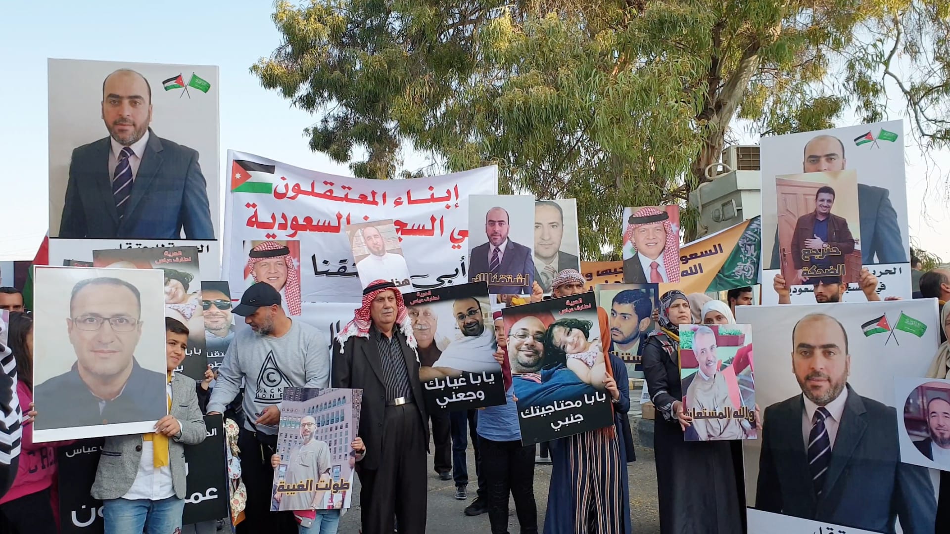 وقفة سلمية لأهالي محتجزين أردنيين في السعودية أمام خارجية بلادهم