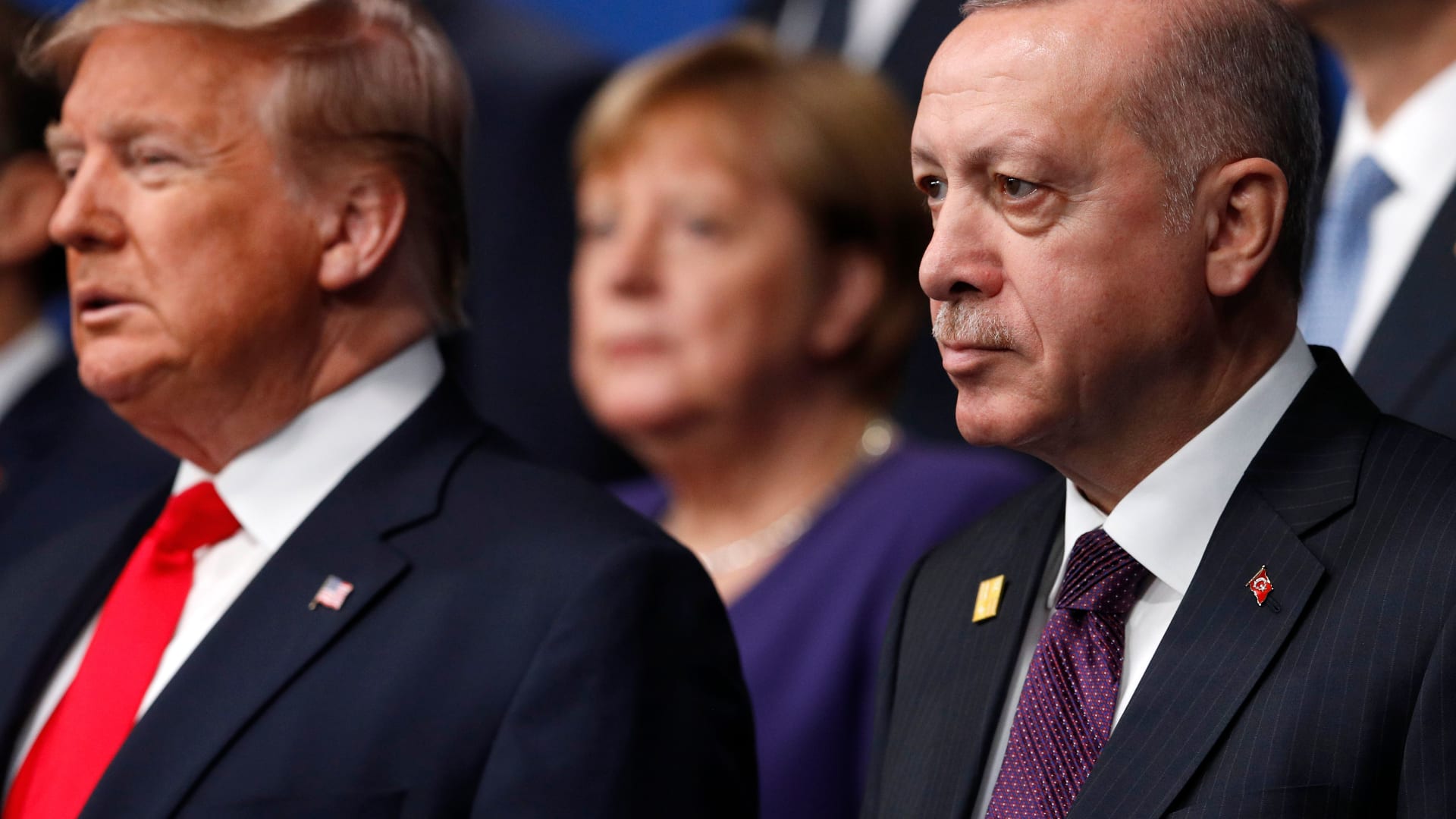 وزير دفاع تركيا يرد لـCNN على مزاعم "جرائم حرب" في سوريا