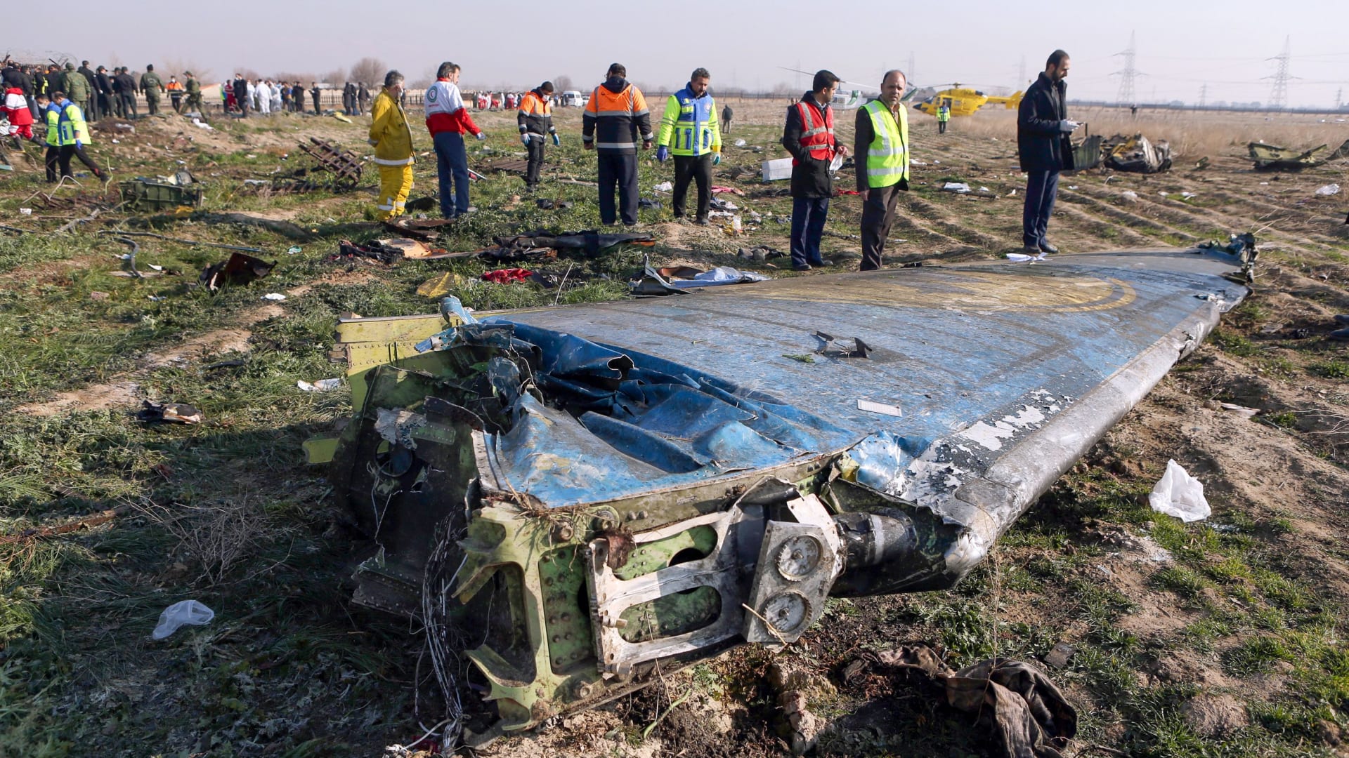 المشاهد الأولية لحطام الطائرة الأوكرانية بعد سقوطها في إيران