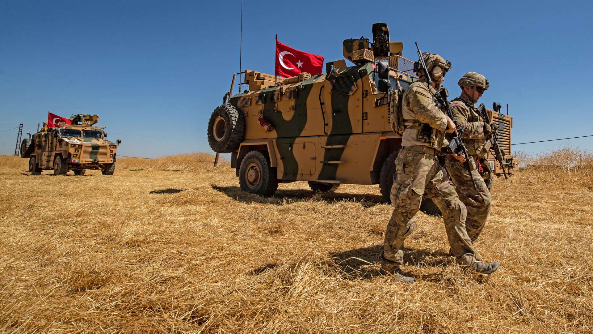 قوات تركية تستهدف مواقع للجيش السوري في إدلب