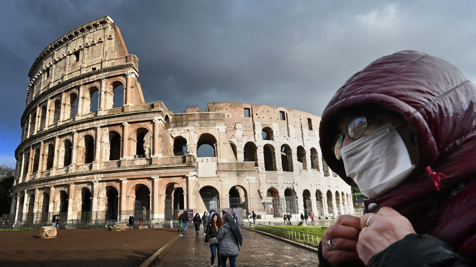 شاهد.. فيروس كورونا يفرغ شوارع إيطاليا وسط حالة من الخوف