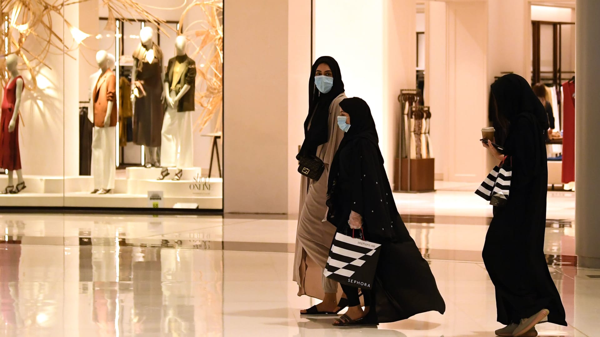 المخرجة نايلة الخاجة تصف كيف تغير شهر رمضان لها هذا العام في خضم تفشي فيروس كورونا