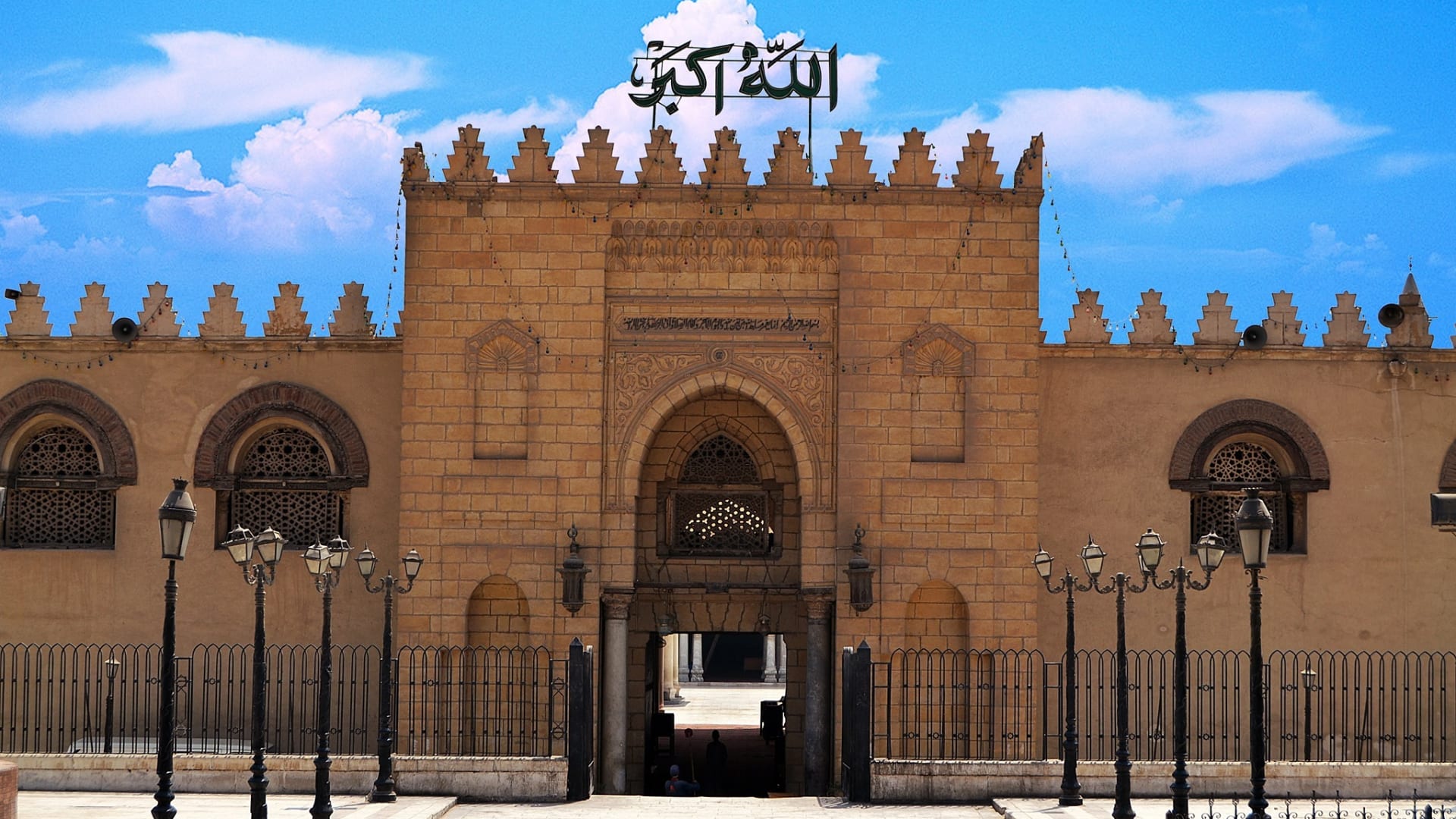 جولة في خان الخليلي.. أحد أقدم أسواق مصر