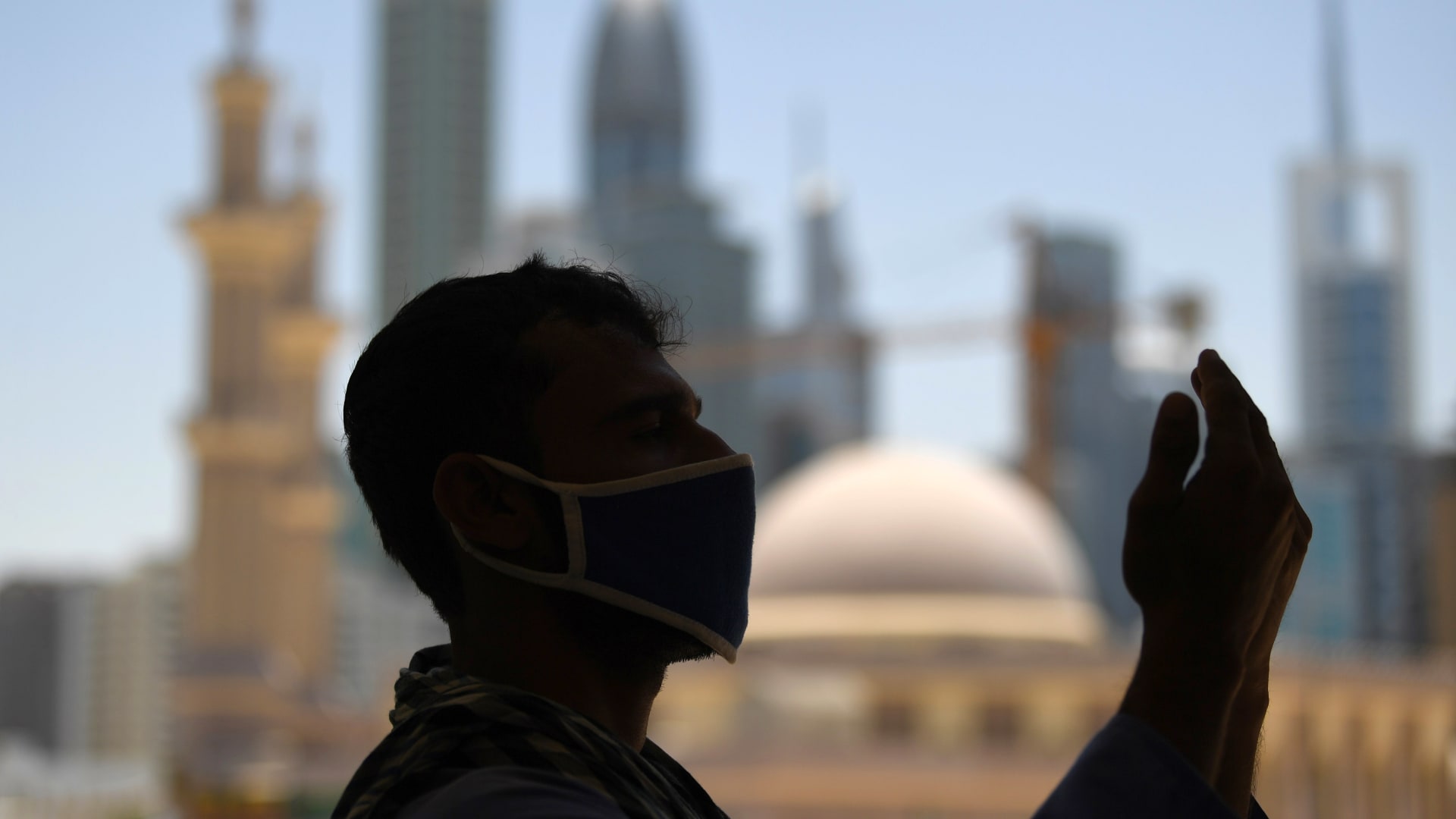 "فرسان الإمارات" تحتفي بالكوادر الطبية عبر عروض جوية لـ3 أيام فوق المسشفيات
