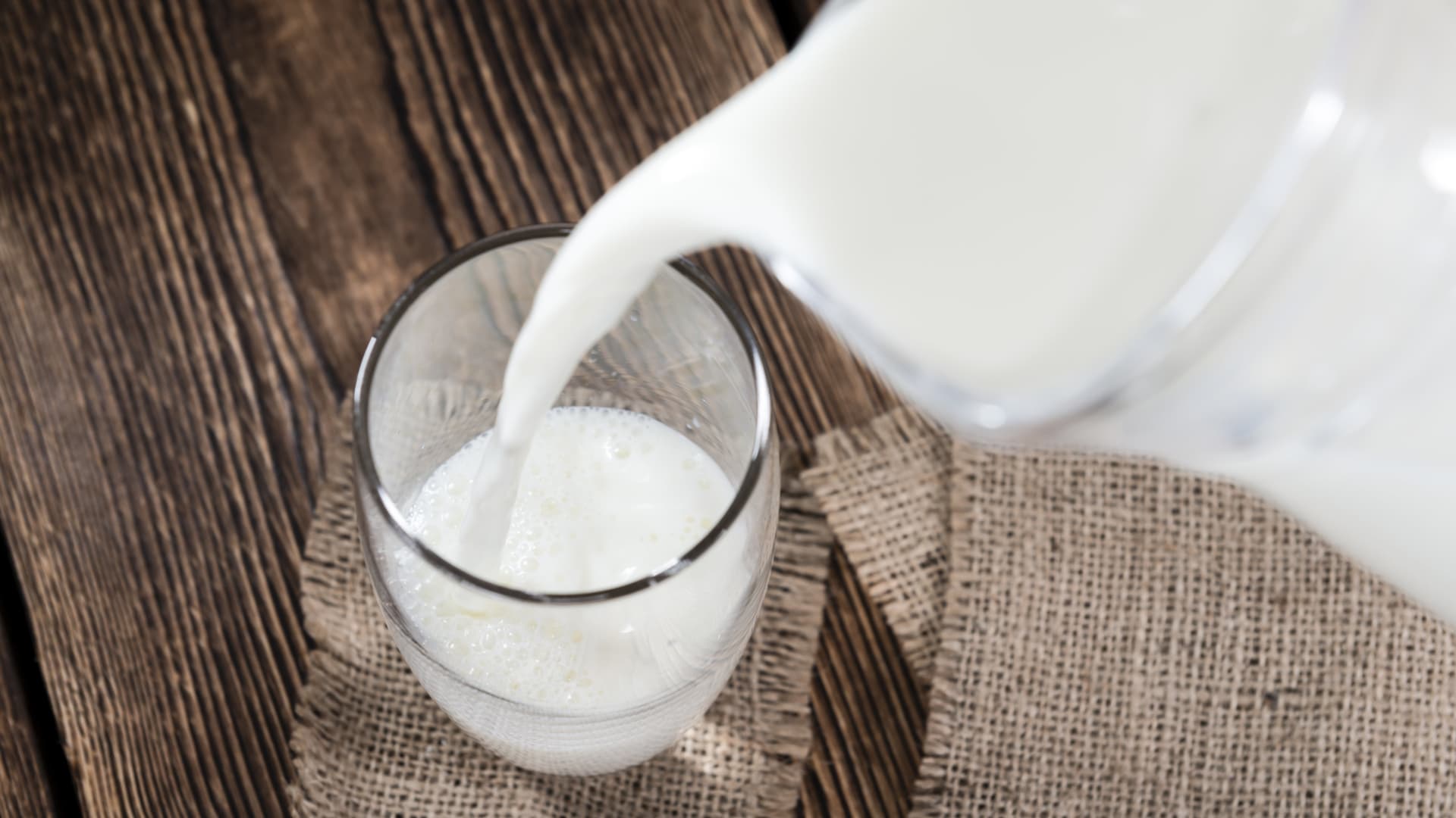 ما هي أنواع الحليب غير البقري وما فوائده؟