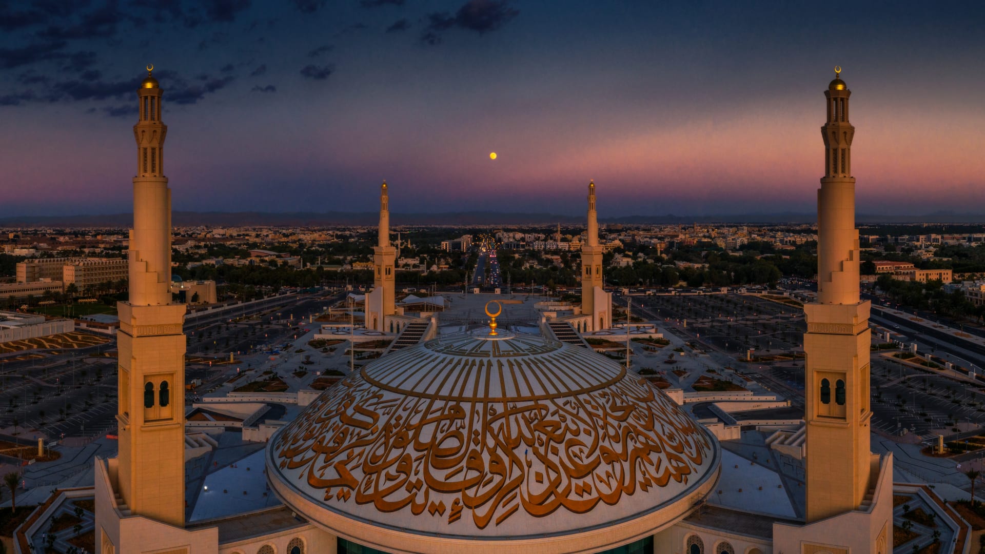 مصور يبرز جمال أكبر قبة مسجد بلا أعمدة في الإمارات من الجو