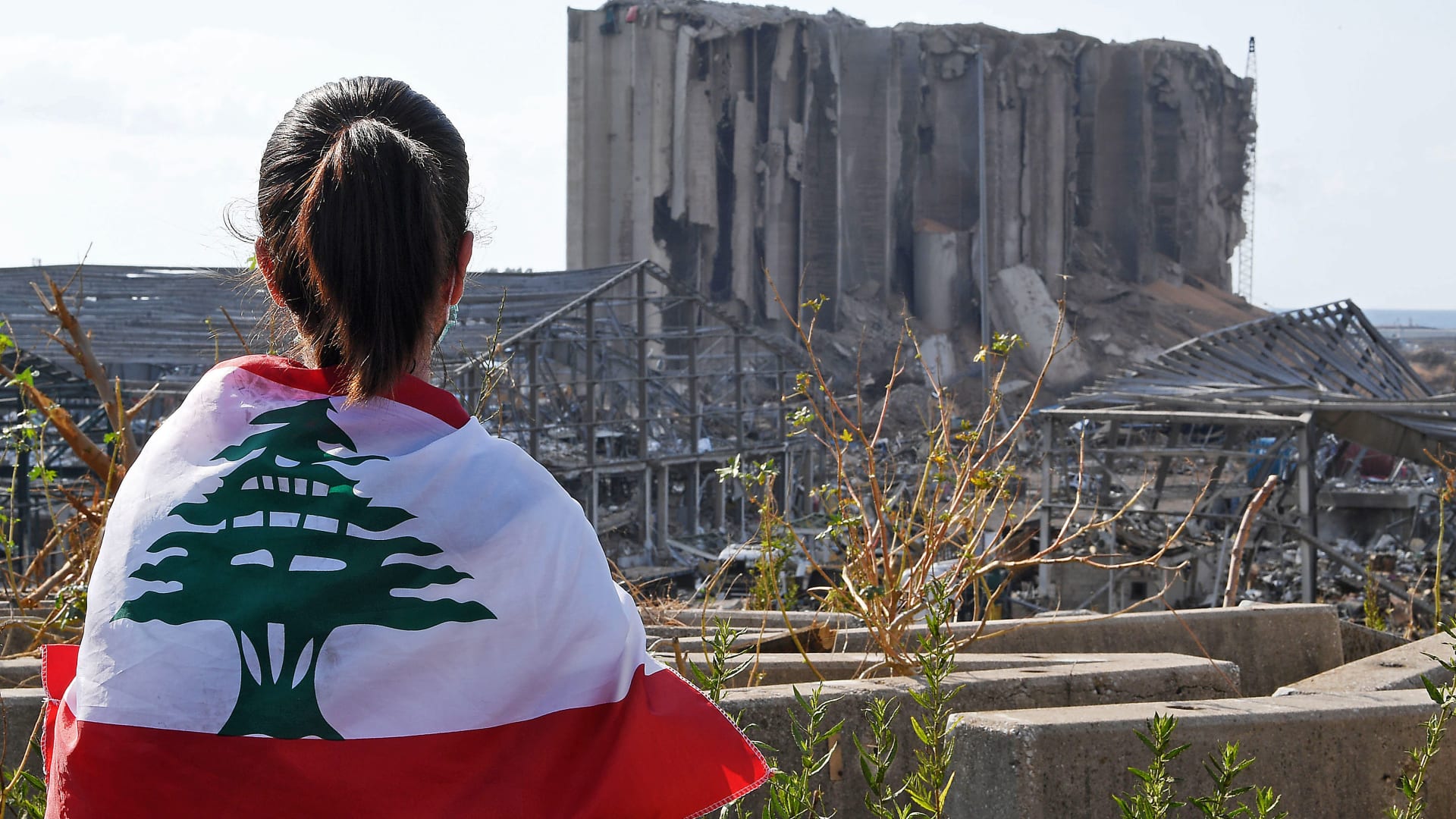 لقطات لم تعرض سابقاً تظهر اللحظة الصادمة لانفجار مرفأ بيروت