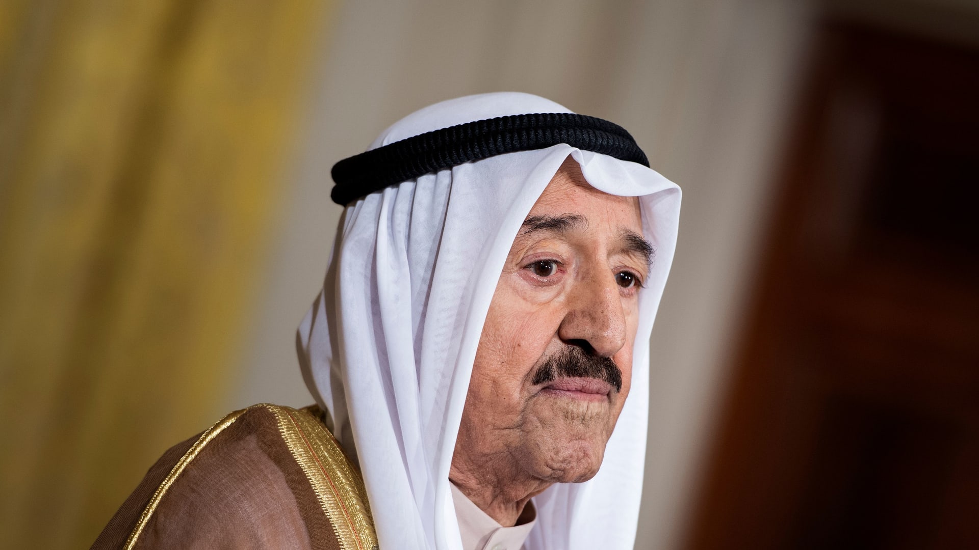 شاهد.. لحظة إعلان وفاة أمير الكويت الشيخ صباح الأحمد الجابر الصباح