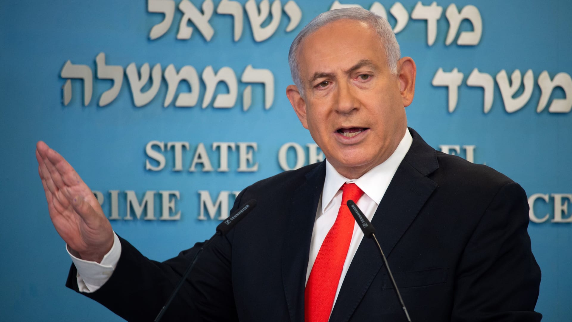 وزير خارجية إسرائيل بجانب نظيره الإماراتي: وجودنا هنا يضيء حقبة جديدة