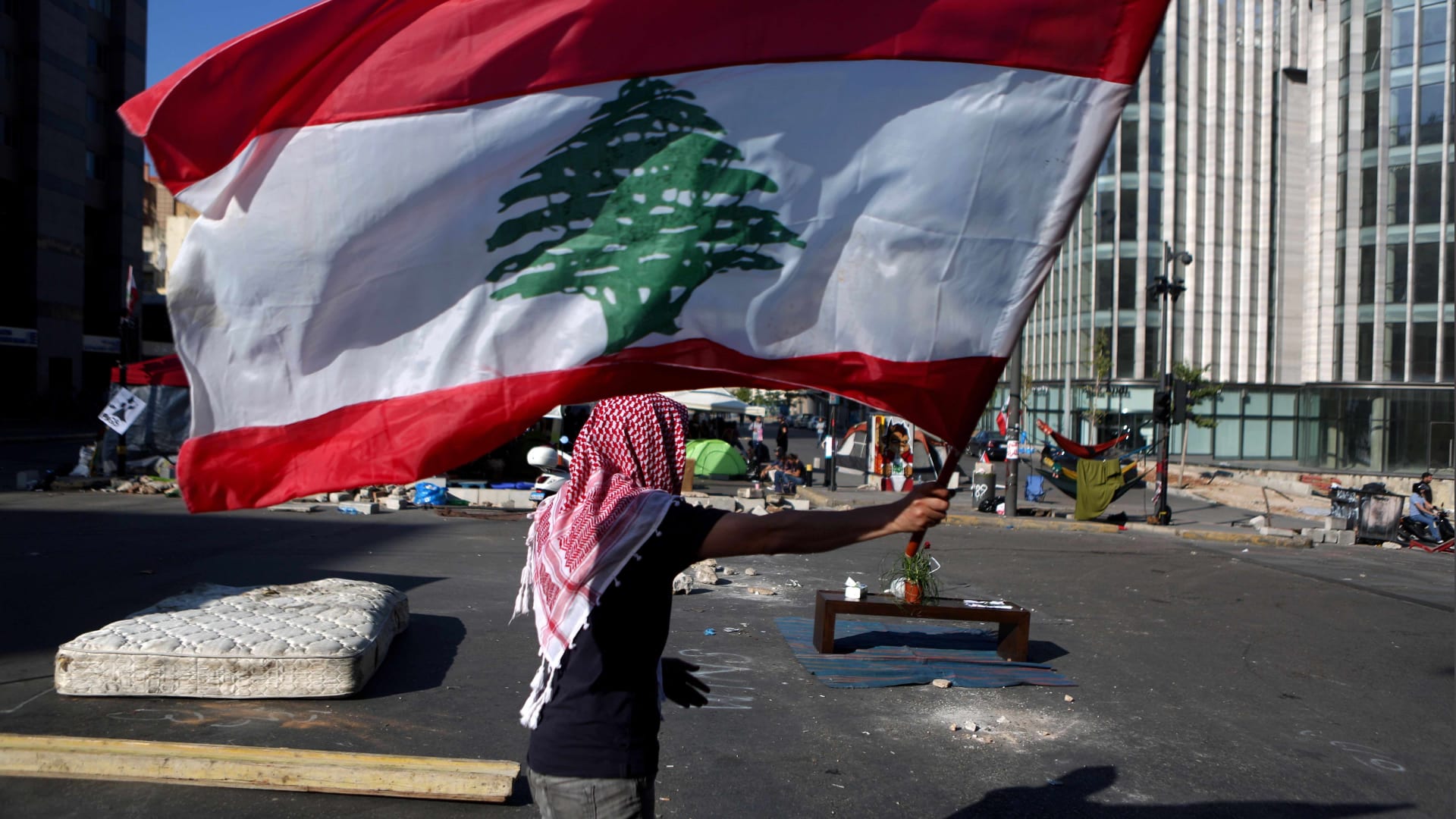الذكرى الأولى لانتفاضة 17 تشرين.. الطبقة السياسية في لبنان تتخبط