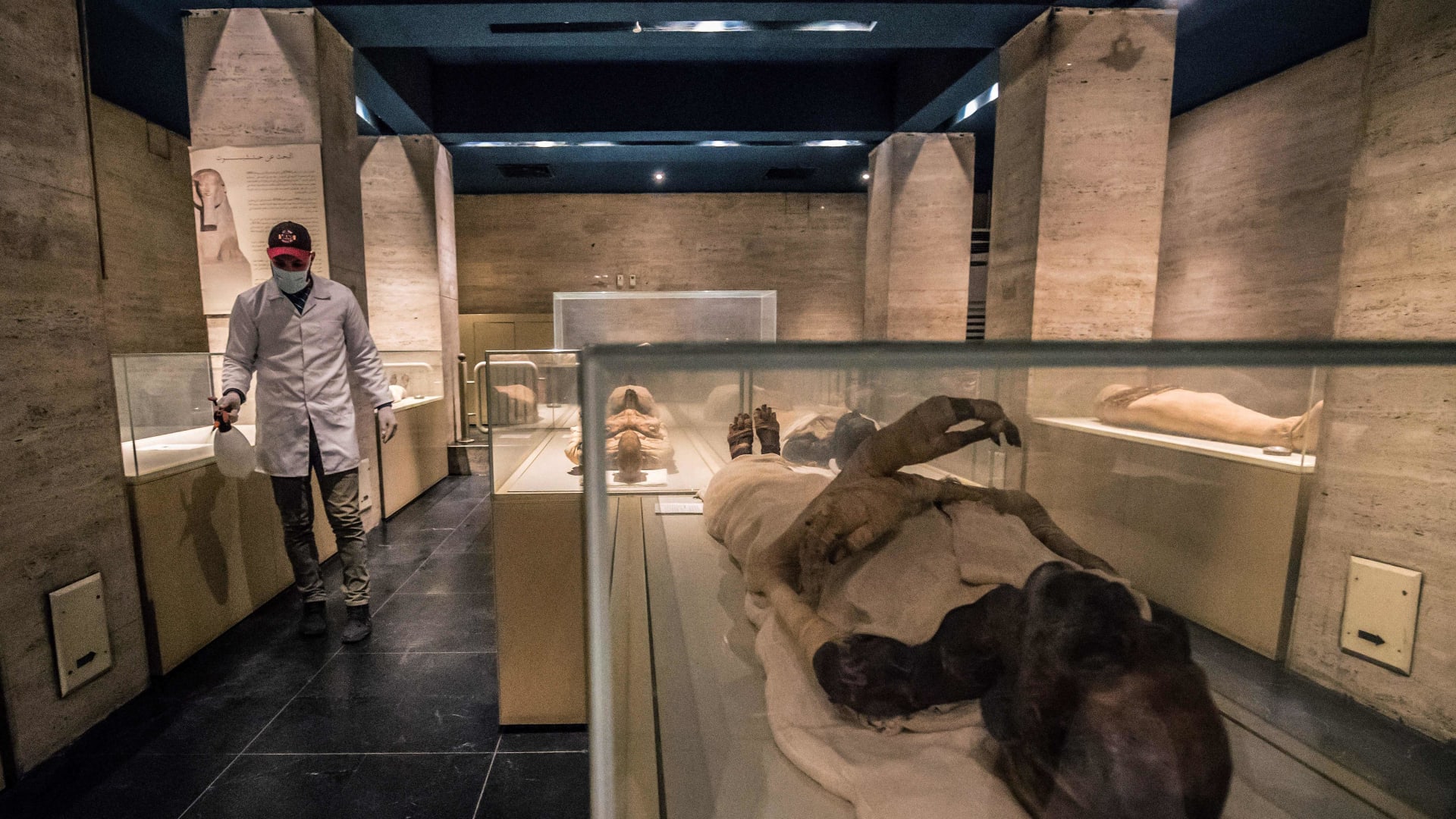 شاهد.. مصر تعرض أكبر اكتشاف لتوابيت عمرها 2500 عام على العلن