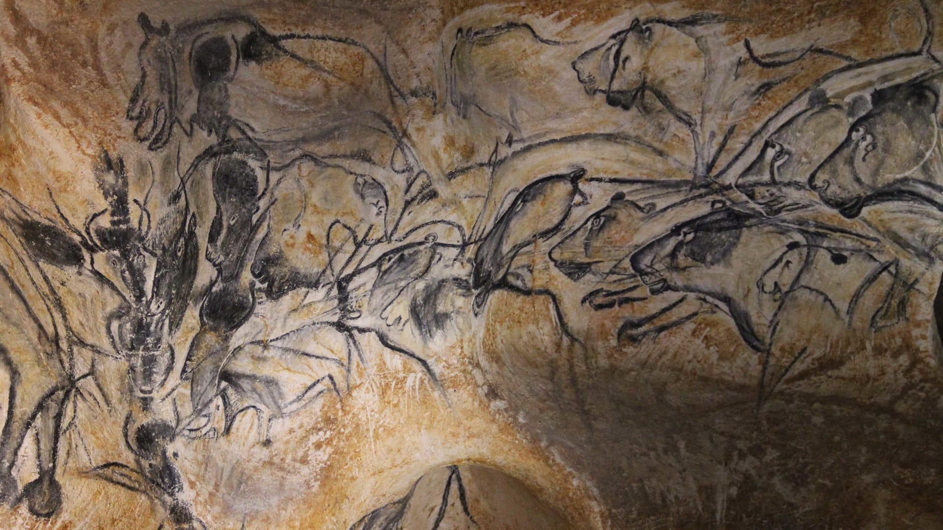 اكتشاف أقدم دليل على قصة في إندونيسيا بلوحة كهف عمرها 45500 عام
