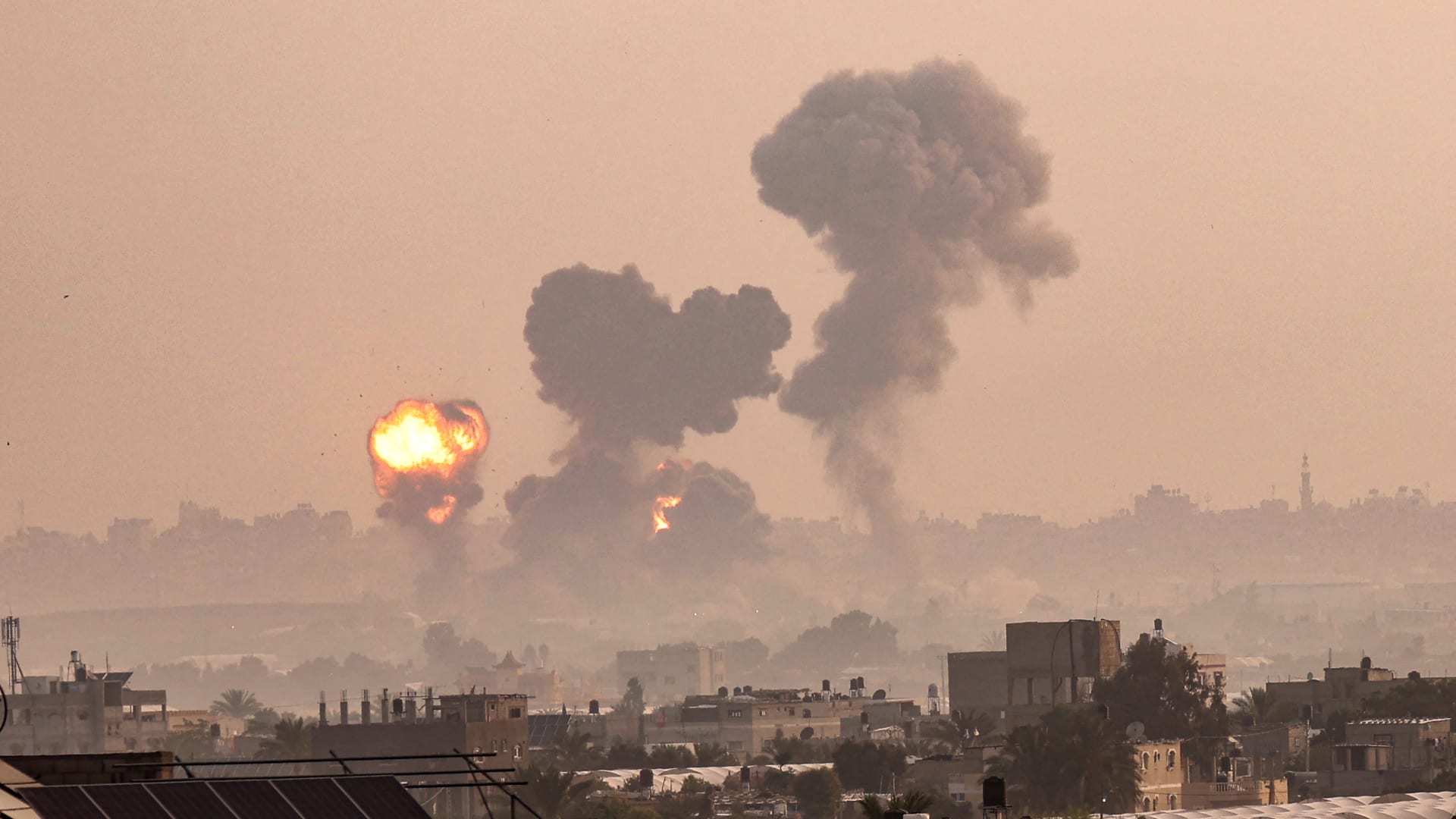 فيديو يُظهر إطلاق دفعة جديدة من الصواريخ من غزة باتجاه إسرائيل