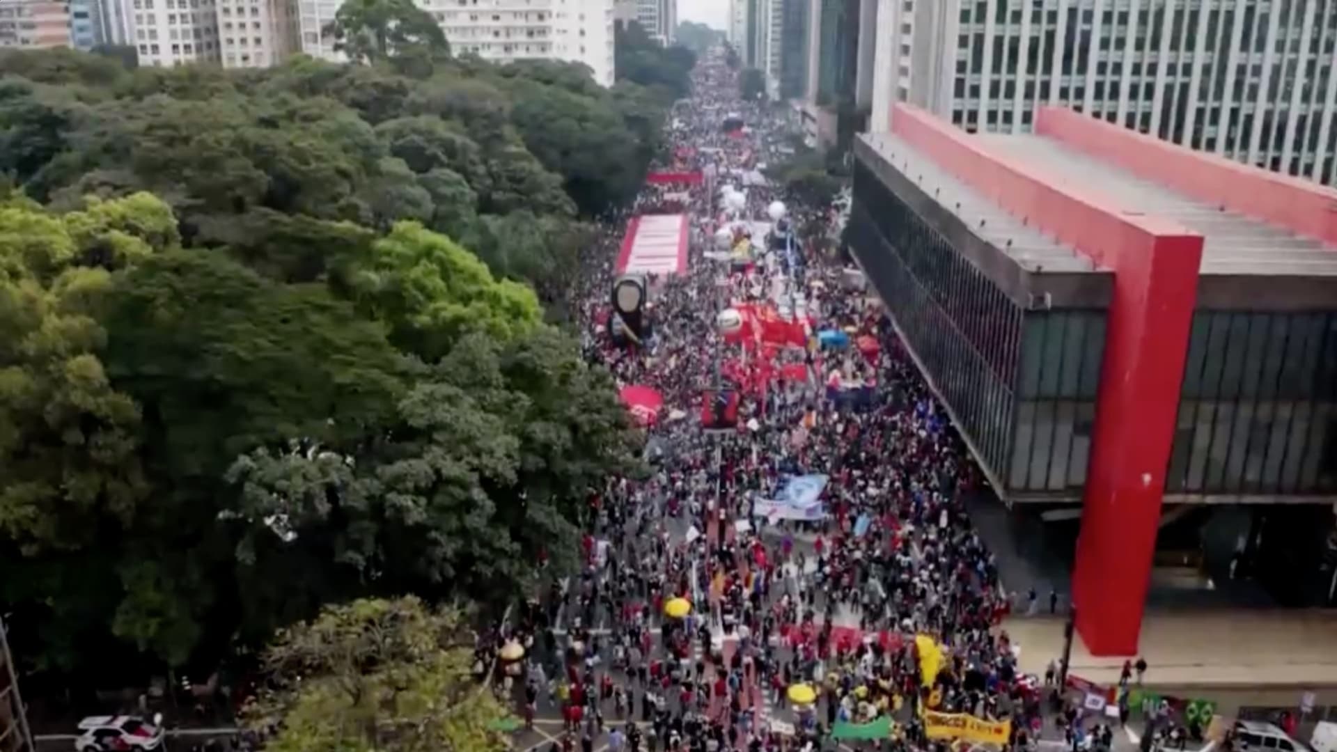مسيرات في البرازيل تطالب بعزل الرئيس بسبب إدارته لأزمة كورونا