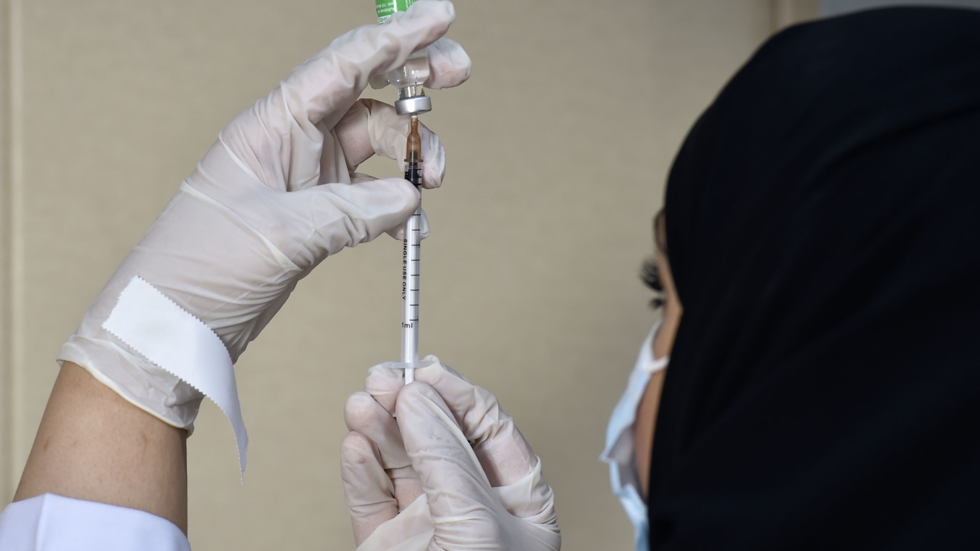 شاهد كيف تحاول السعودية وقف التفشي الجديد لفيروس كورونا