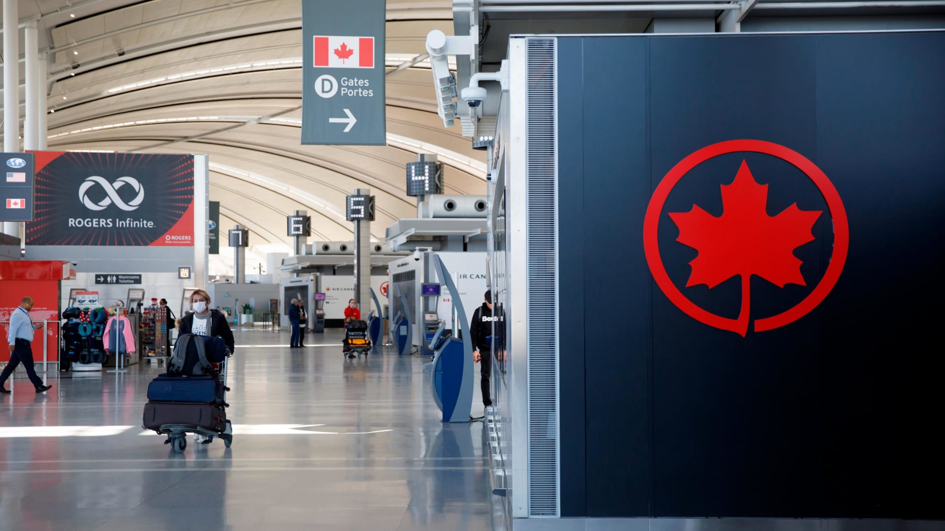 جاستن ترودو يعلن عن قيود سفر جديدة أكثر صرامة للسفر إلى كندا