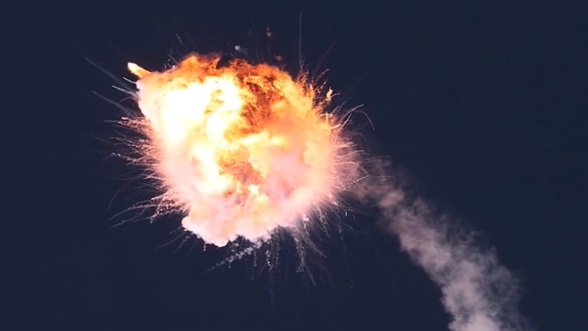فيديو يُظهر انفجار صاروخ فضائي في الجو بعد وقت قصير من إطلاقه في كاليفورنيا