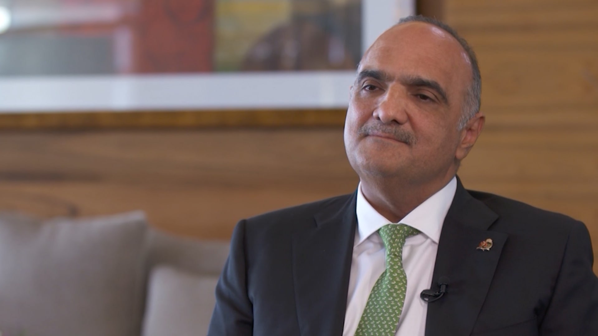 الخصاونة طلب موازنات الوزارات حتى 2026: العجز قفز لـ1.78 مليار
