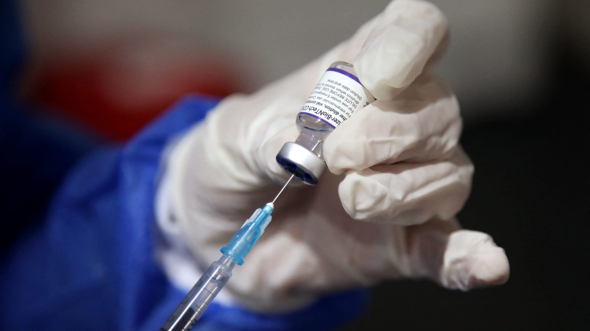 هل تصبح النمسا أول دولة أوروبية تلزم الحصول على التطعيم ضد فيروس كورونا؟