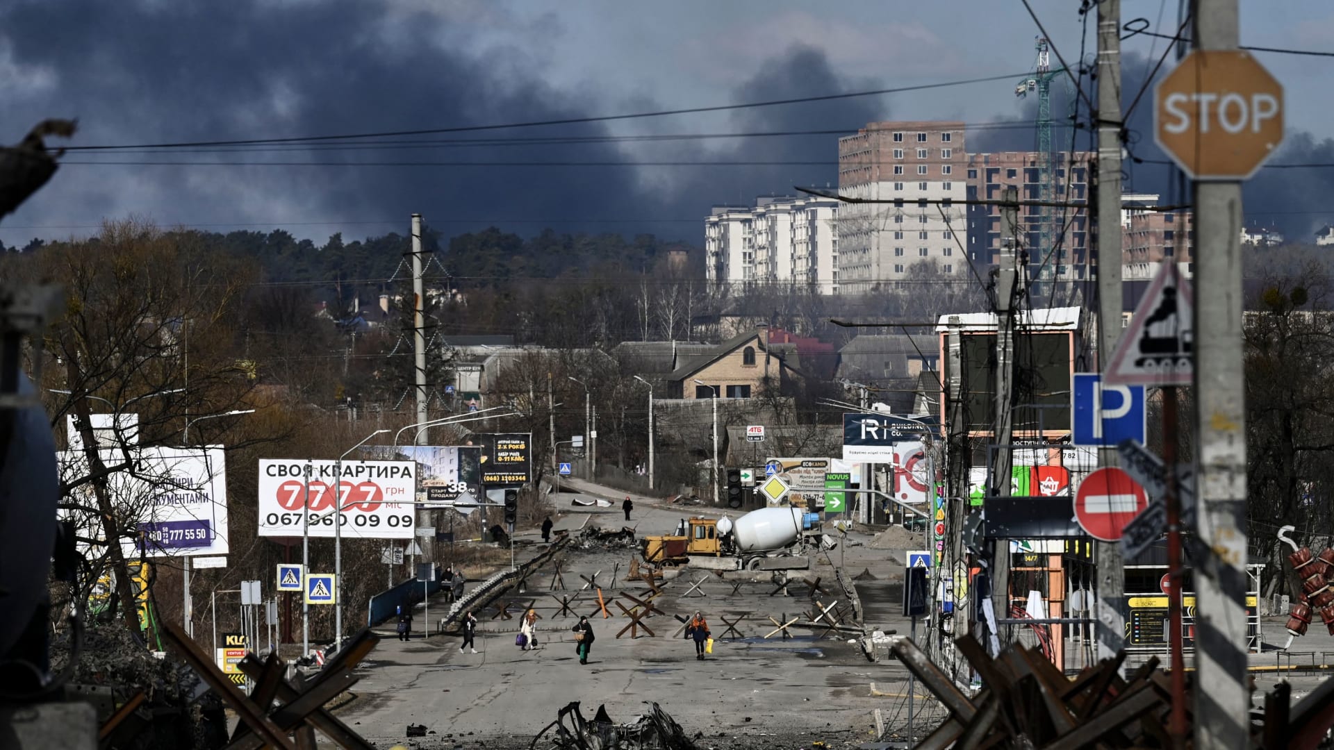 الحرب في أوكرانيا.. تصاعد القصف وقافلة إنسانية لماريوبول المحاصرة