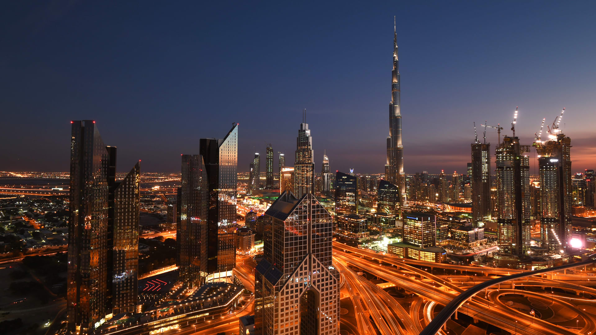 بعروض مبهرة.. شاهد كيف ودعت دبي معرض إكسبو 2020