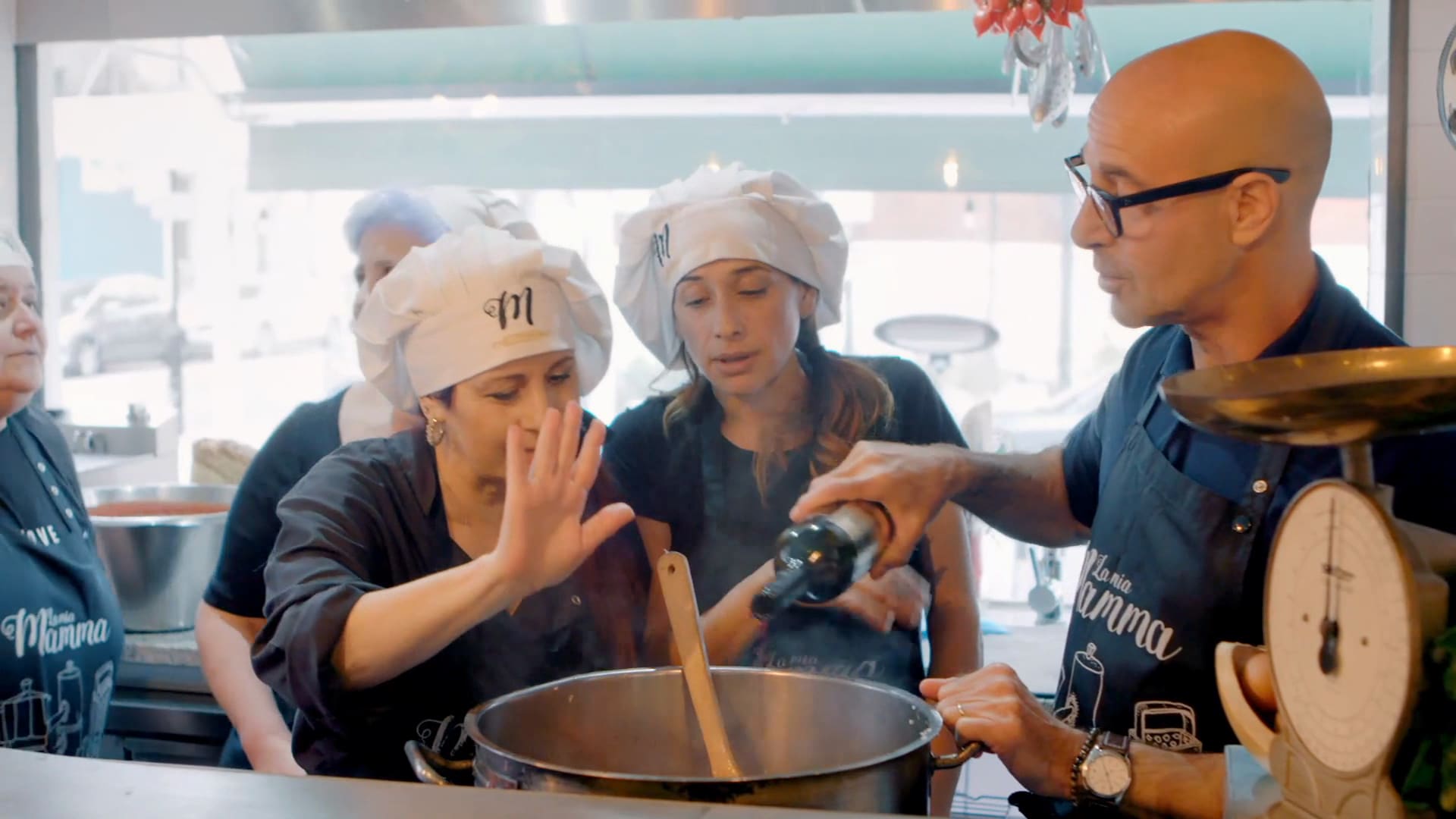 أمهات يكشفن سر هذا الطبق الإيطالي الكلاسيكي لمقدم برنامج على CNN.. انتظر "الفرقعة"