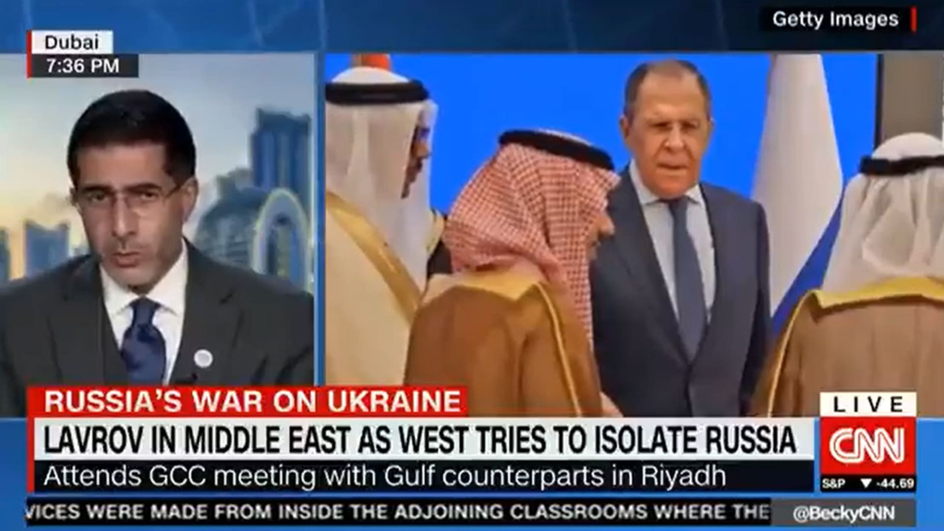 ضغط السعودية على روسيا.. لماذا لا تبدأ أوروبا بنفسها مع دفعها مليار دولار يوميا لموسكو؟ إعلامي يتساءل بمقابلة مع CNN