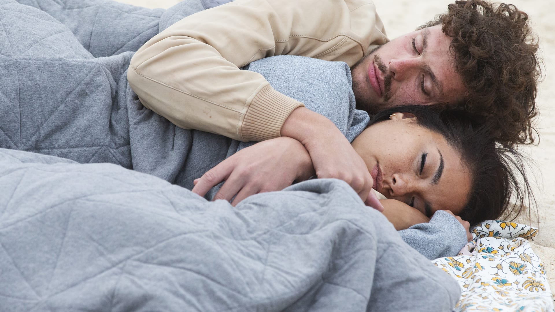 النوم "منجم ذهب لفهم صحتنا".. كيف تستخدم التكنولوجيا للنوم بشكل أفضل؟