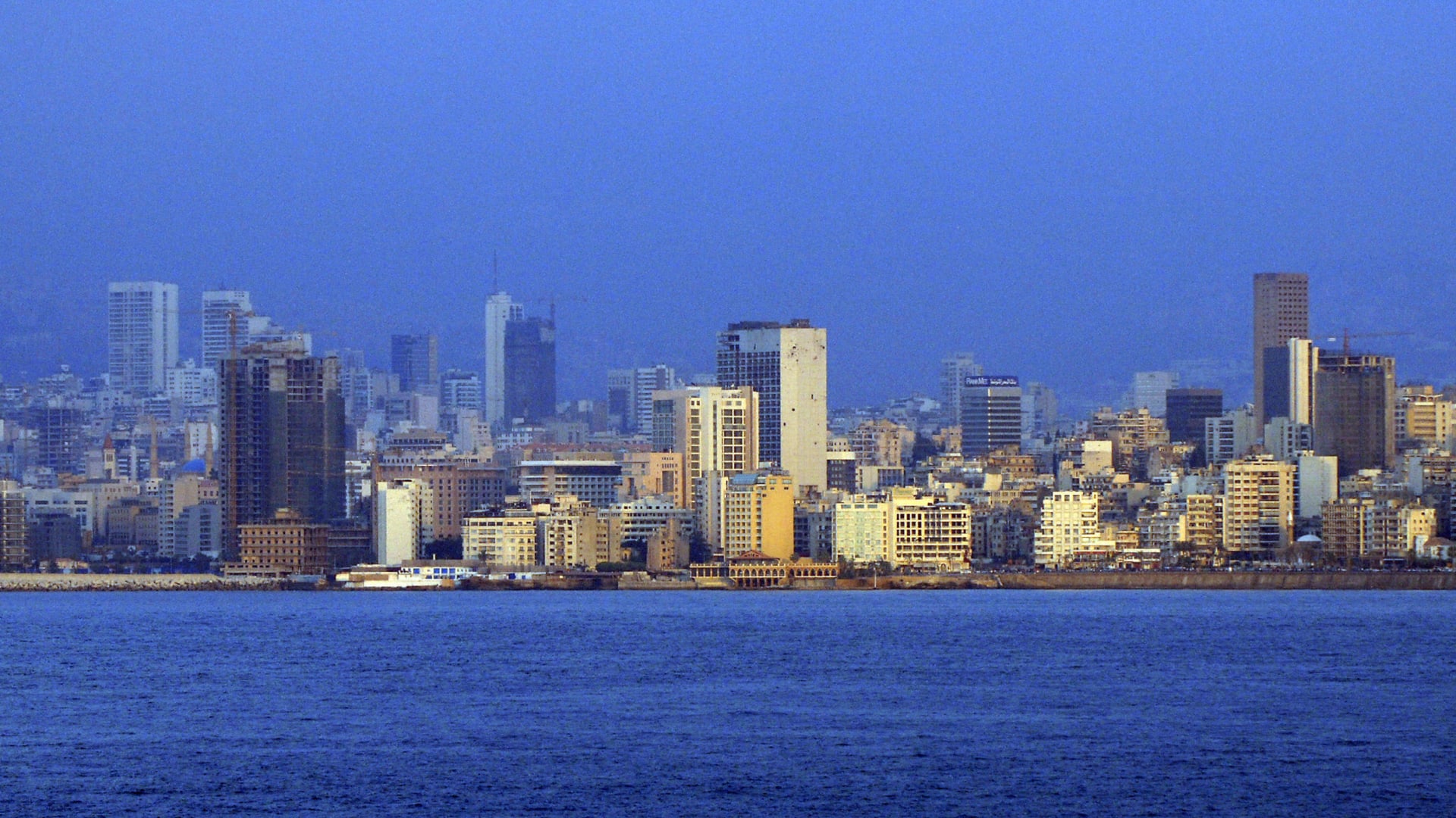 وزير الطاقة اللبناني يؤكد انتظار بلاده الموافقة الأمريكية النهائية على "جر الكهرباء"