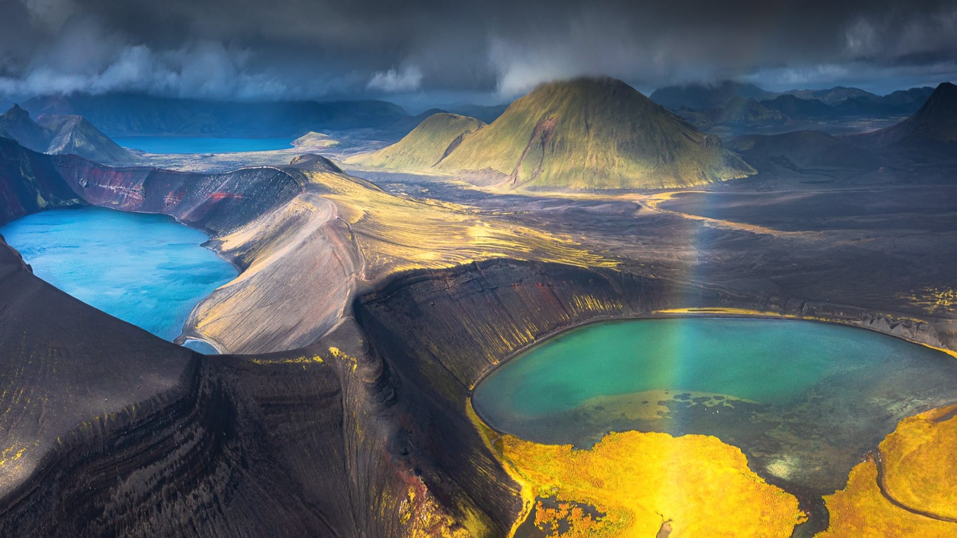"بكيتُ قليلًا".. سائحة تصف المناظر الخلابة لثورة بركان في آيسلندا
