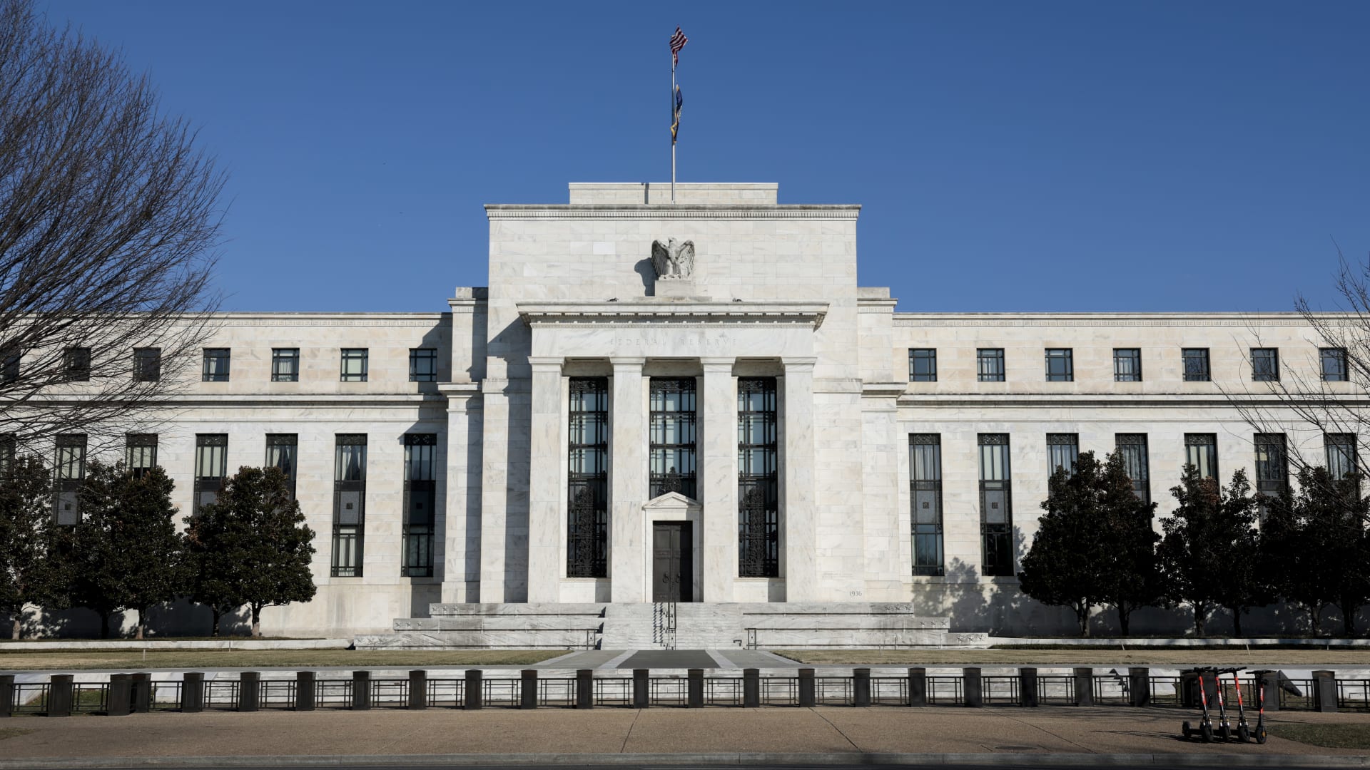 "وقت رفع معدّل الفائدة قادم".. رئيس الاحتياطي الفيدرالي يؤكد الاستمرار "حتى الوصول إلى المستوى المناسب"