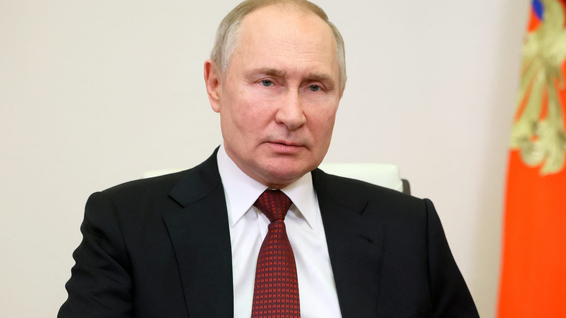 الرئيس الروسي فلاديمير بوتين في زيارة نادرة إلى بيلاروسيا.. وأوكرانيا: نخشى غزوًا واسع النطاق