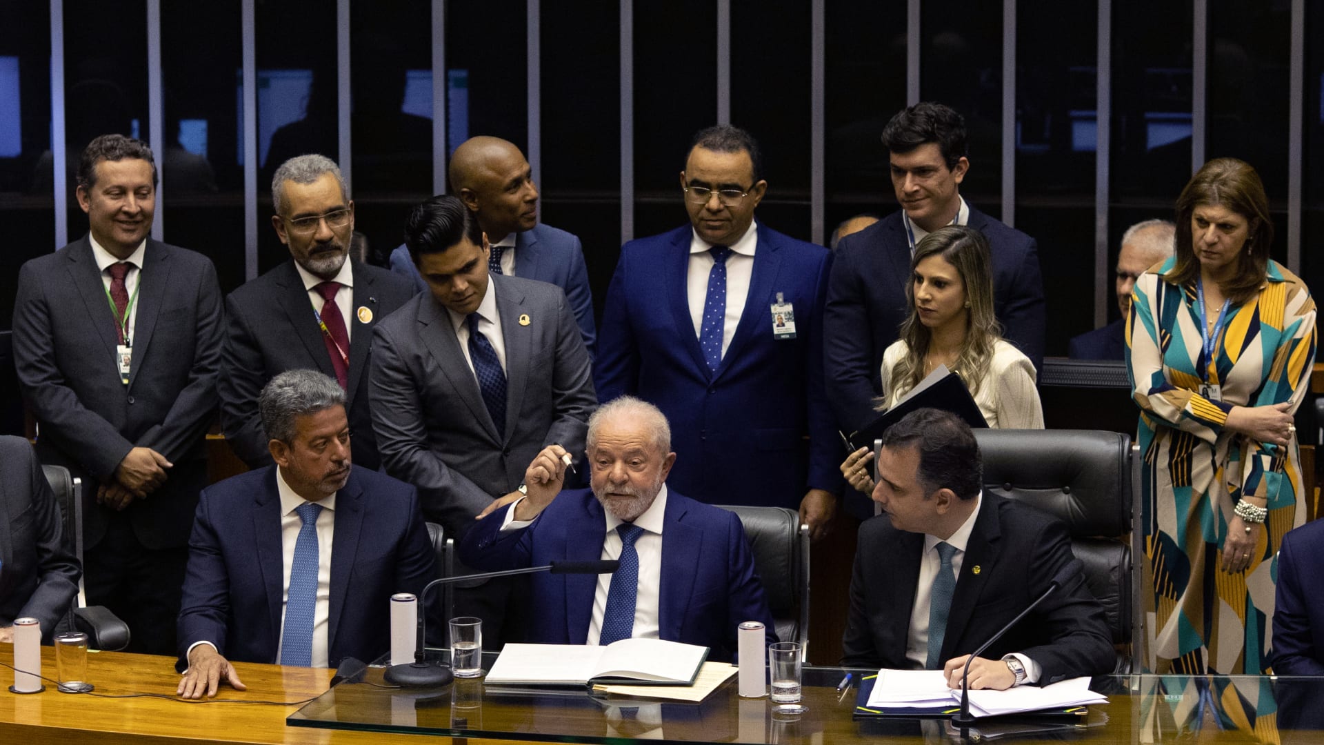 وسط التصفيق والهتاف.. شاهد لحظة أداء لولا دا سيلفا اليمين رئيسًا للبرازيل