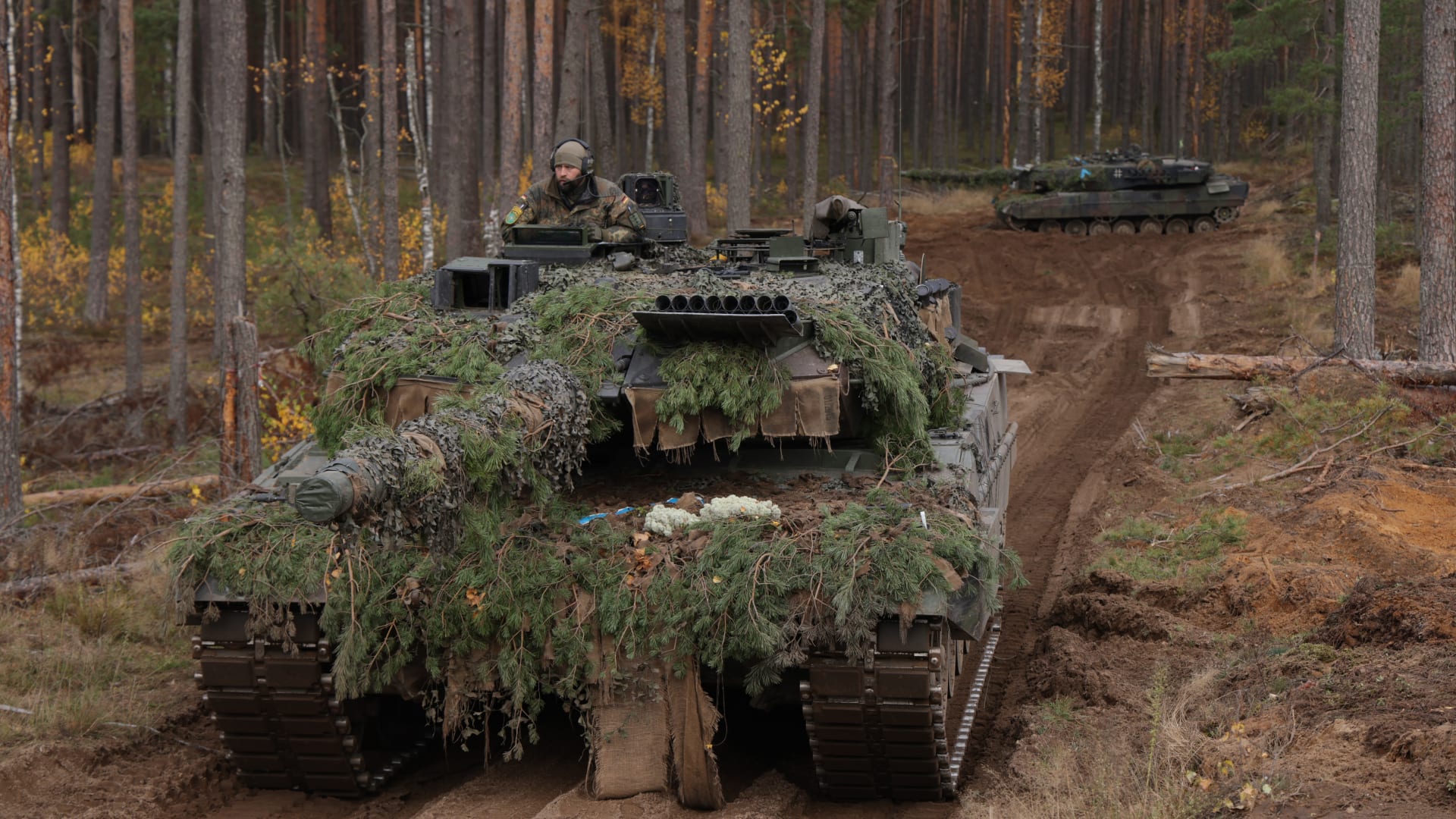استمع إلى ما هدد الكرملين بالقيام به بعد إعلان ألمانيا عن إرسال دبابات لأوكرانيا