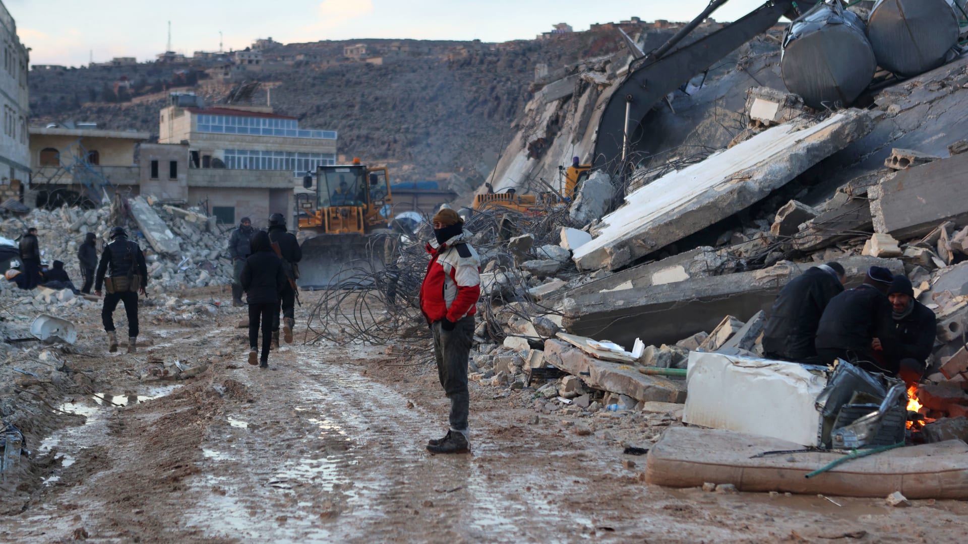 تركيا وسوريا تطلبان المساعدة الدولية بعد مقتل الآلاف جراء الزلزال