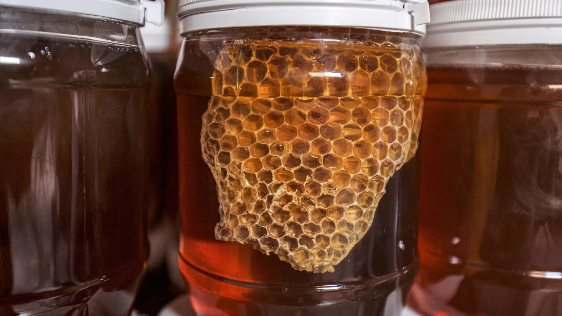 ليست للتحلية فقط.. إليك فوائد قد لا تعرفها عن العسل