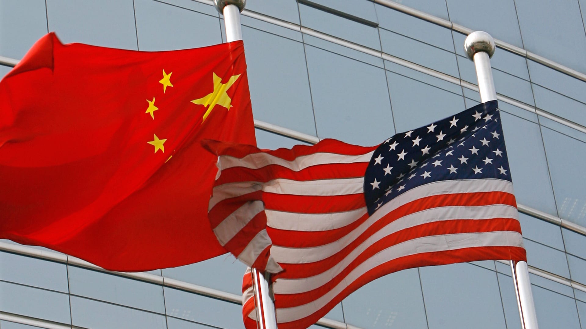 هل بالغت أمريكا في رد فعلها على المنطاد الصيني؟ مسؤول بارز سابق في وكالة الاستخبارات المركزية يوضّح
