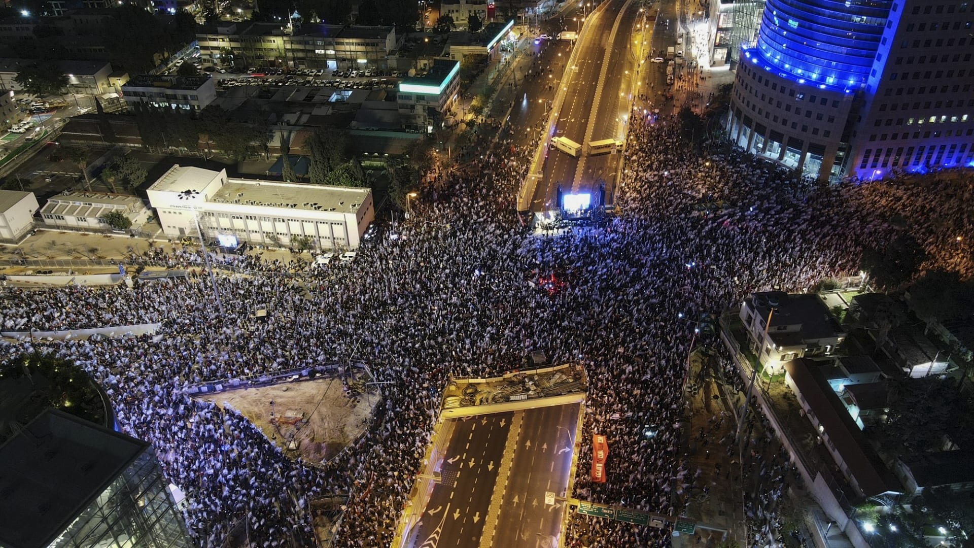 منظمون للفعاليات: نصف مليون إسرائيلي شاركوا في احتجاجات مناهضة لنتنياهو
