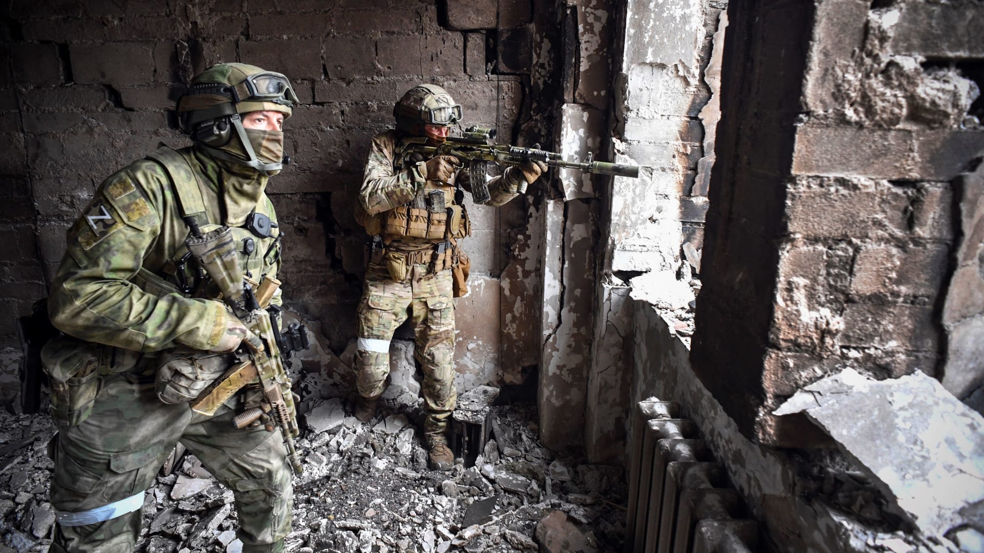 زيلينسكي يرد على مقطع فيديو يُظهر إعدام جندي أوكراني أعزل نطق "المجد لأوكرانيا"