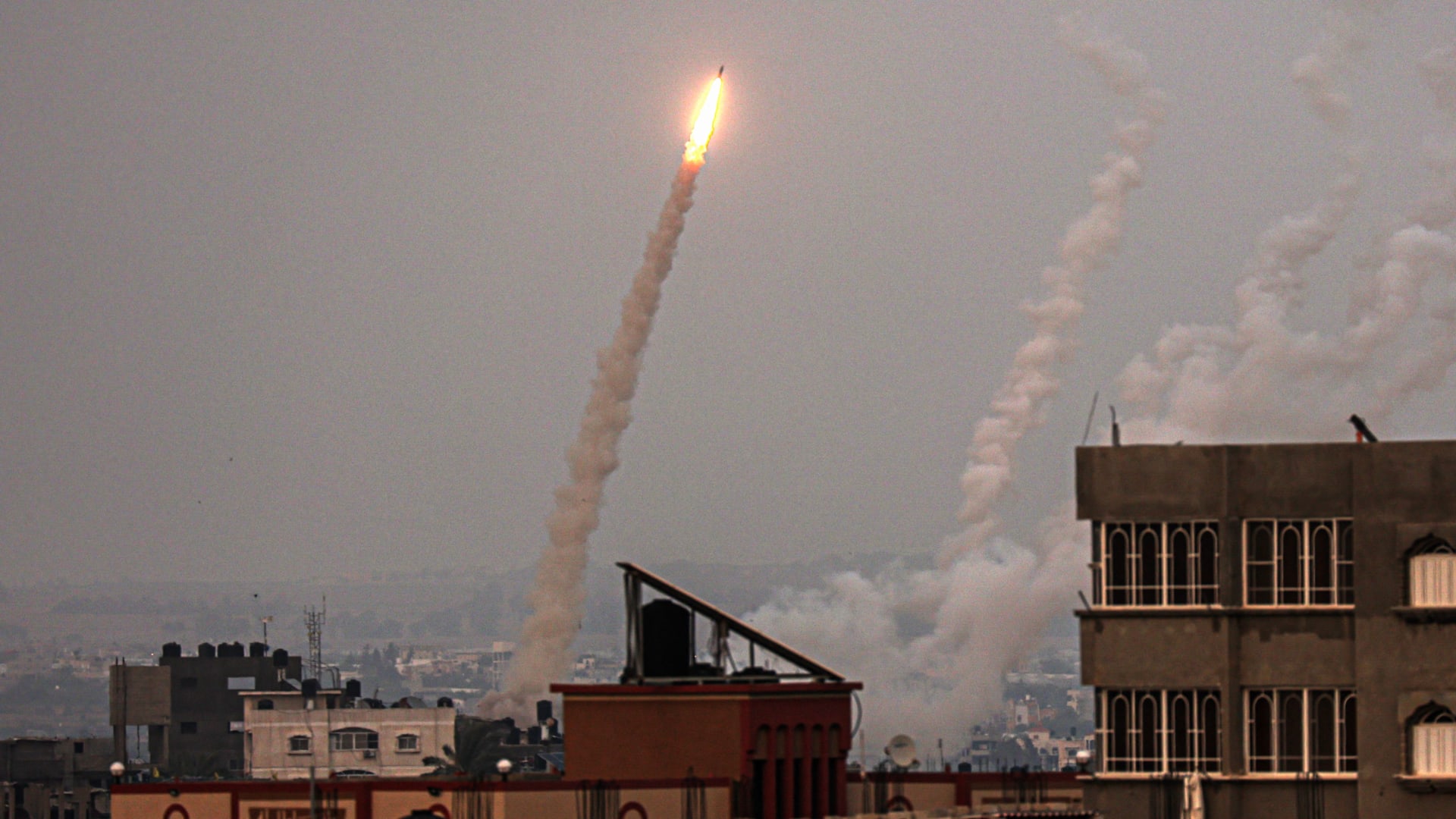 صواريخ من غزة تصيب عدة مواقع في إسرائيل دون وقوع إصابات
