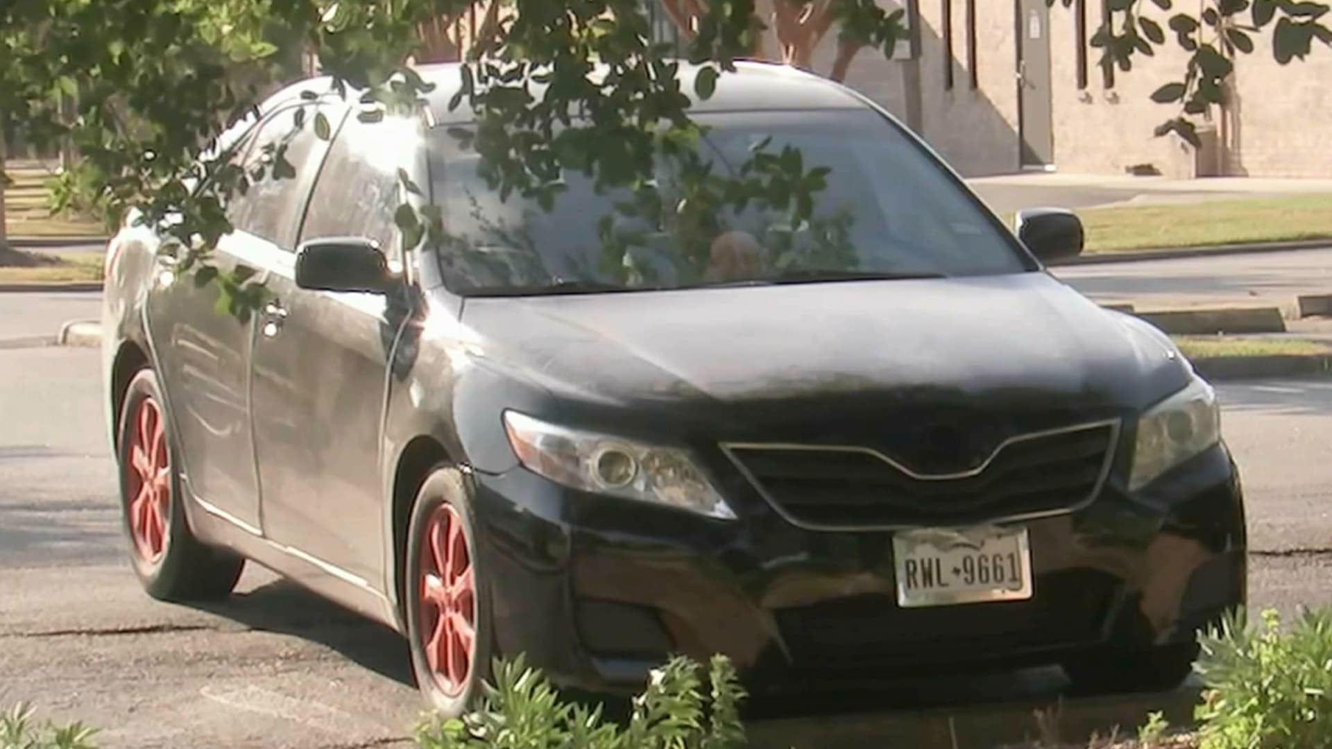نهاية تُفطر القلب.. والدة تترك رضيعها في سيارتها ليلقى حتفه بحرارة الشمس
