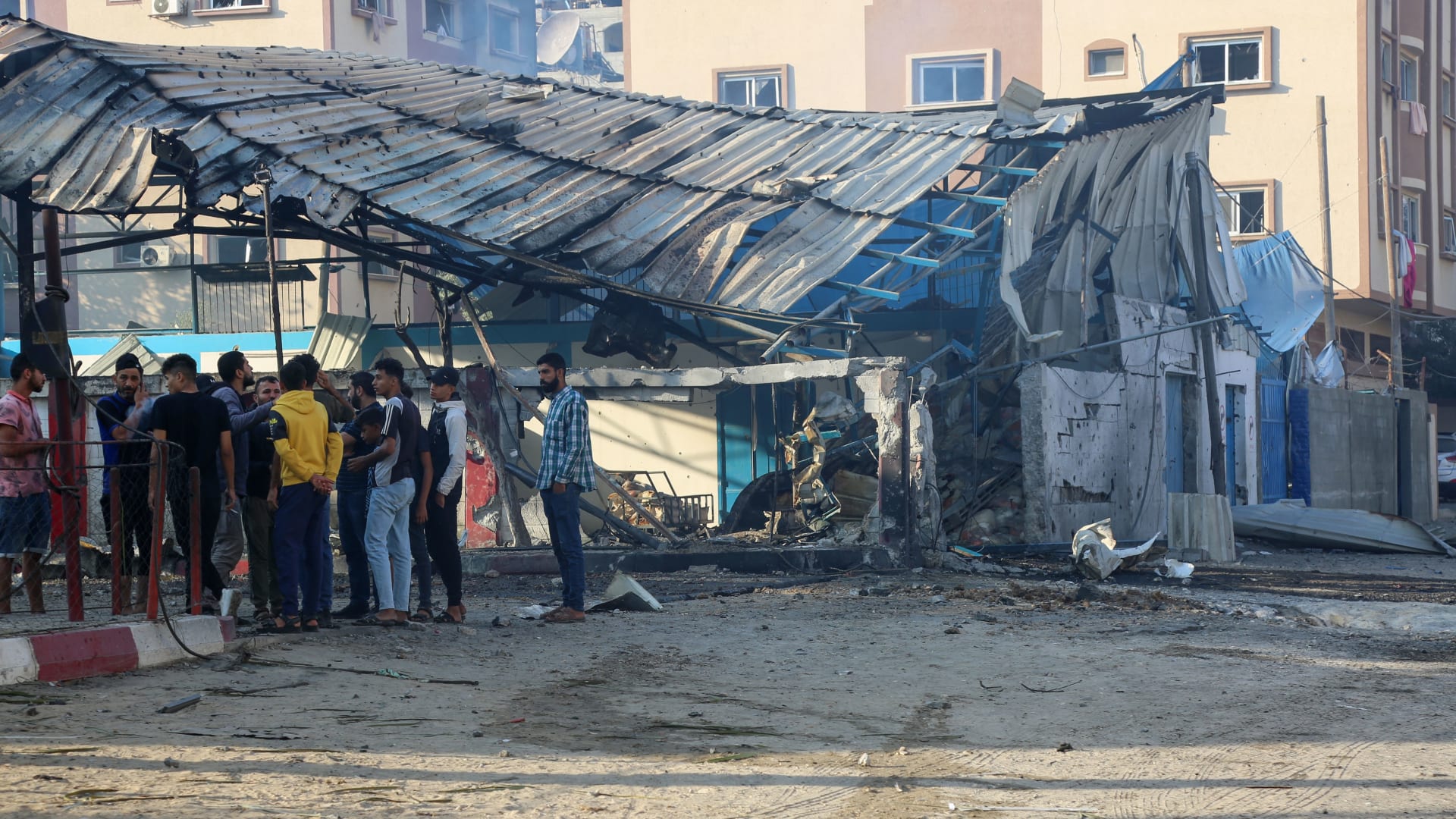 الألم في غزة في كل مكان.. قصف إسرائيلي بلا هوادة وغزو بري يلوح في الأفق