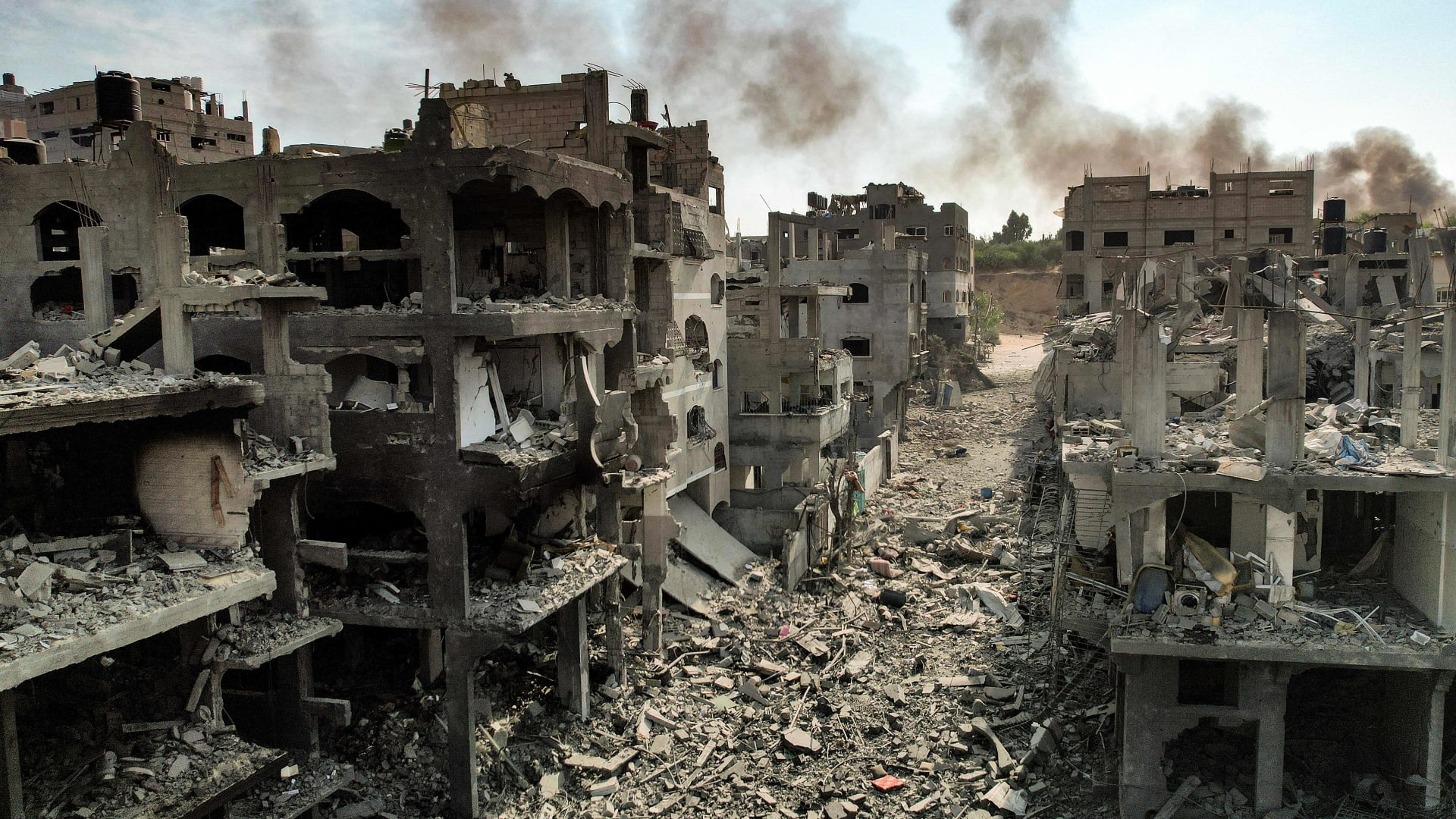 مشاهد حرب غزة تحيي جراح الماضي.. فلسطينيو صبرا وشاتيلا يتحدثون لمراسل CNN