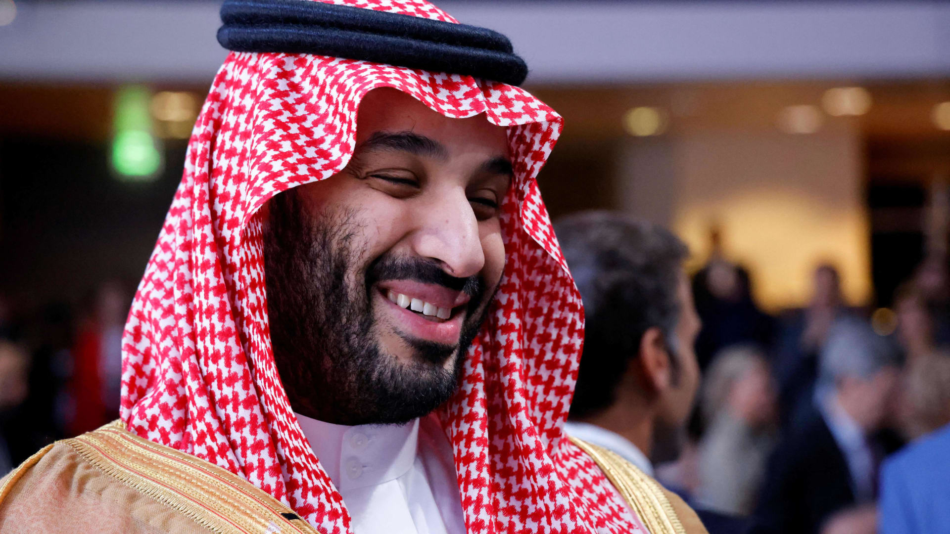 السعودية.. تفاعل على ظهور جديد لمحمد بن سلمان في حفل زفاف ومدير مكتبه يكشف هوية العروسين 1 السعودية.. تفاعل على ظهور جديد لمحمد بن سلمان في حفل زفاف ومدير مكتبه يكشف هوية العروسين