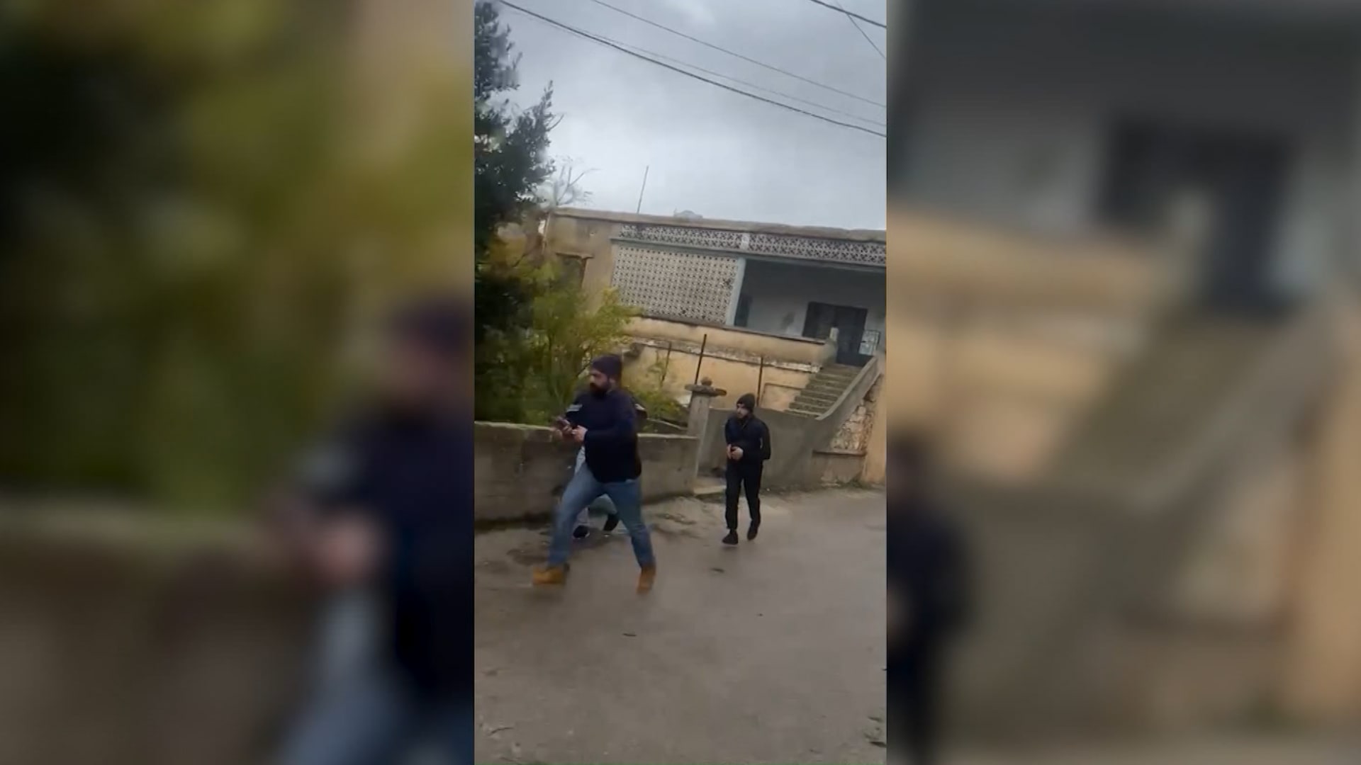 شاهد.. إصابة عدد من الطلاب في جنوب لبنان بعد غارة إسرائيلية